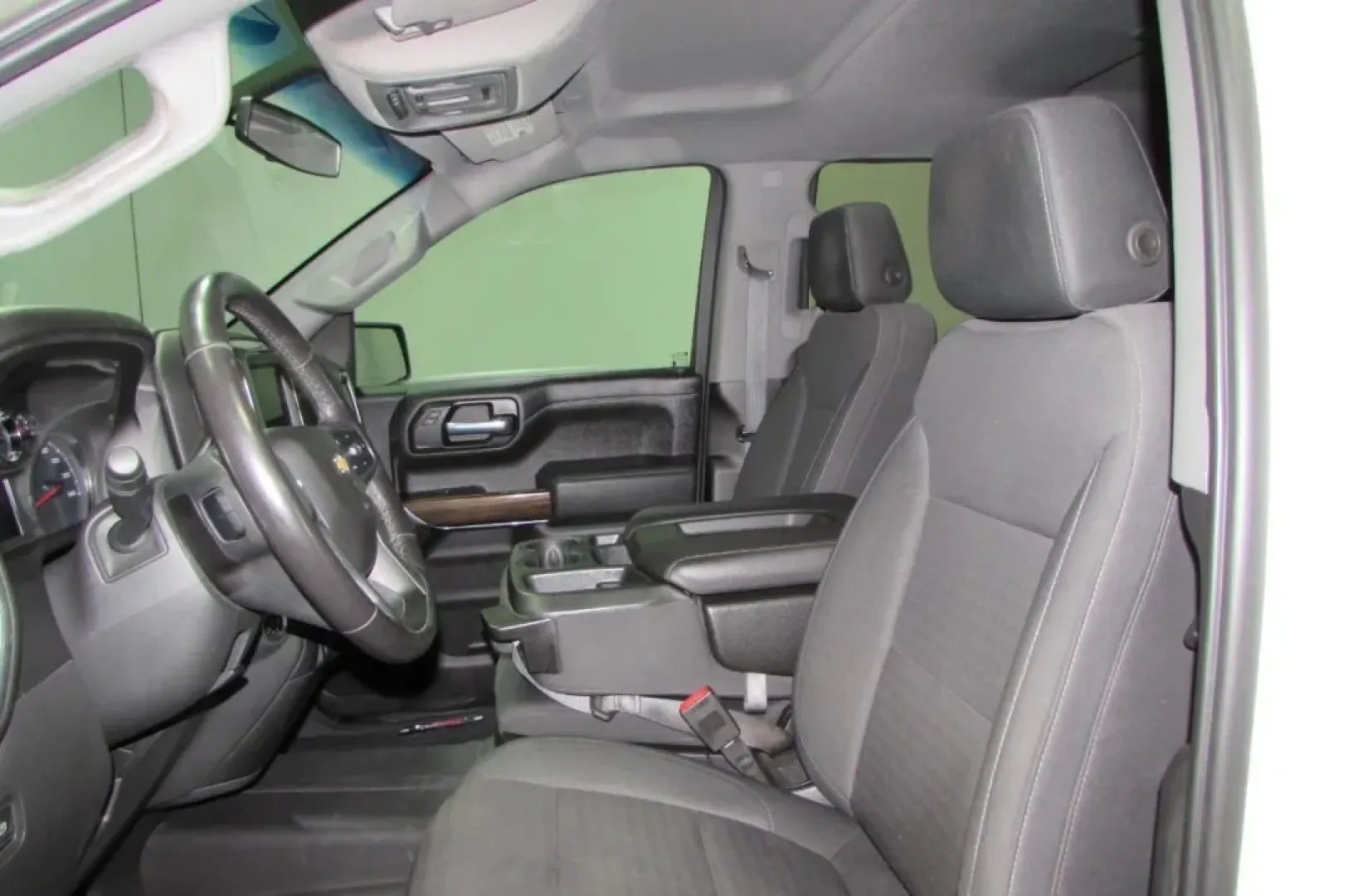2020 /Gideon/Very Dark Atmosphere Cl Chevrolet Silverado 1500 LT (3GCUYDETXLG) with an Other engine, located at 12830 Highway 21, De Soto, MO, 63020, (636) 337-7777, 38.153099, -90.573624 - Looking for a versatile and rugged vehicle that can handle everything from family outings to weekend adventures? Look no further than this stunning 2020 Chevrolet Silverado 1500 LT Crew Cab! Perfectly blending power, efficiency, and comfort, this truck is an ideal choice for those seeking quality us - Photo#14
