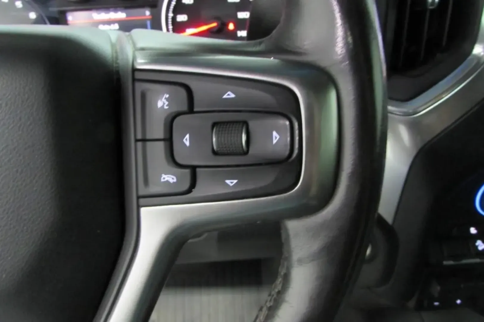 2020 /Gideon/Very Dark Atmosphere Cl Chevrolet Silverado 1500 LT (3GCUYDETXLG) with an Other engine, located at 12830 Highway 21, De Soto, MO, 63020, (636) 337-7777, 38.153099, -90.573624 - Looking for a versatile and rugged vehicle that can handle everything from family outings to weekend adventures? Look no further than this stunning 2020 Chevrolet Silverado 1500 LT Crew Cab! Perfectly blending power, efficiency, and comfort, this truck is an ideal choice for those seeking quality us - Photo#18