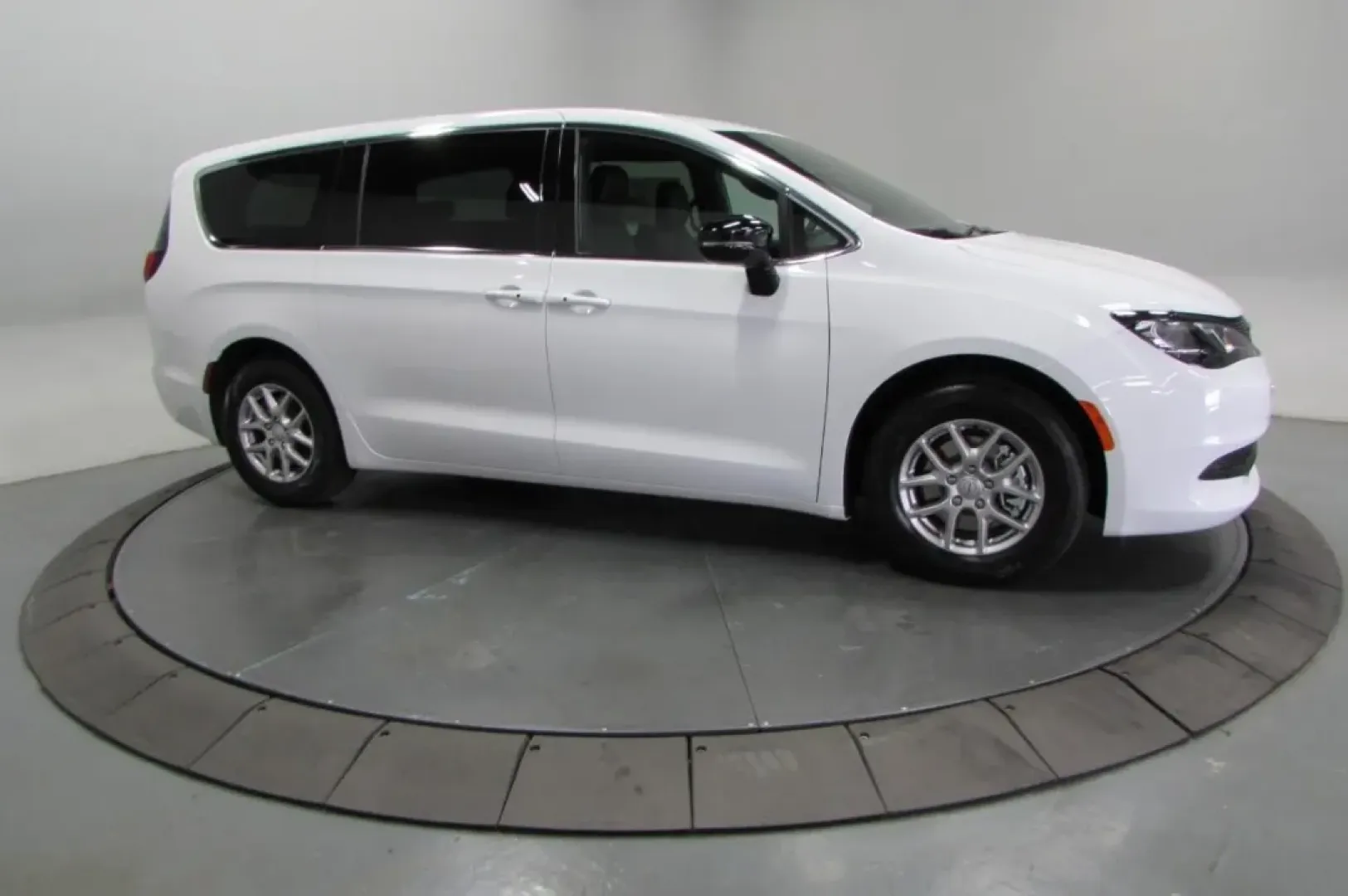 2025 /Black Leather Chrysler Voyager LX (2C4RC1CG4SR) with an Other engine, Automatic transmission, located at 12830 Highway 21, De Soto, MO, 63020, (636) 337-7777, 38.153099, -90.573624 - ### Discover the Ultimate Family Adventure with the 2025 Chrysler Voyager LX<br /> <br /> Are you in search of the perfect vehicle that embodies comfort, versatility, and reliability for your family? Look no further than this stunning **2025 Chrysler Voyager LX**, now available at **Pettus CDJR DeSo - Photo#3