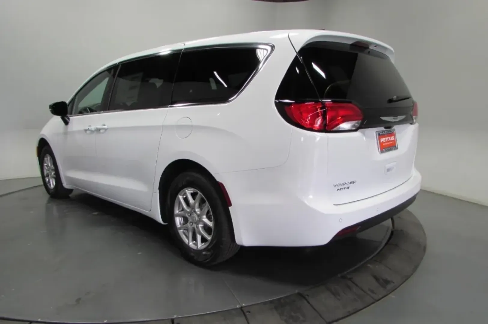 2025 /Black Leather Chrysler Voyager LX (2C4RC1CG4SR) with an Other engine, Automatic transmission, located at 12830 Highway 21, De Soto, MO, 63020, (636) 337-7777, 38.153099, -90.573624 - ### Discover the Ultimate Family Adventure with the 2025 Chrysler Voyager LX<br /> <br /> Are you in search of the perfect vehicle that embodies comfort, versatility, and reliability for your family? Look no further than this stunning **2025 Chrysler Voyager LX**, now available at **Pettus CDJR DeSo - Photo#5
