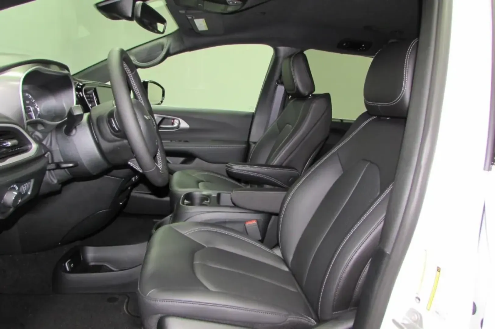 2025 /Black Leather Chrysler Voyager LX (2C4RC1CG4SR) with an Other engine, Automatic transmission, located at 12830 Highway 21, De Soto, MO, 63020, (636) 337-7777, 38.153099, -90.573624 - ### Discover the Ultimate Family Adventure with the 2025 Chrysler Voyager LX<br /> <br /> Are you in search of the perfect vehicle that embodies comfort, versatility, and reliability for your family? Look no further than this stunning **2025 Chrysler Voyager LX**, now available at **Pettus CDJR DeSo - Photo#11