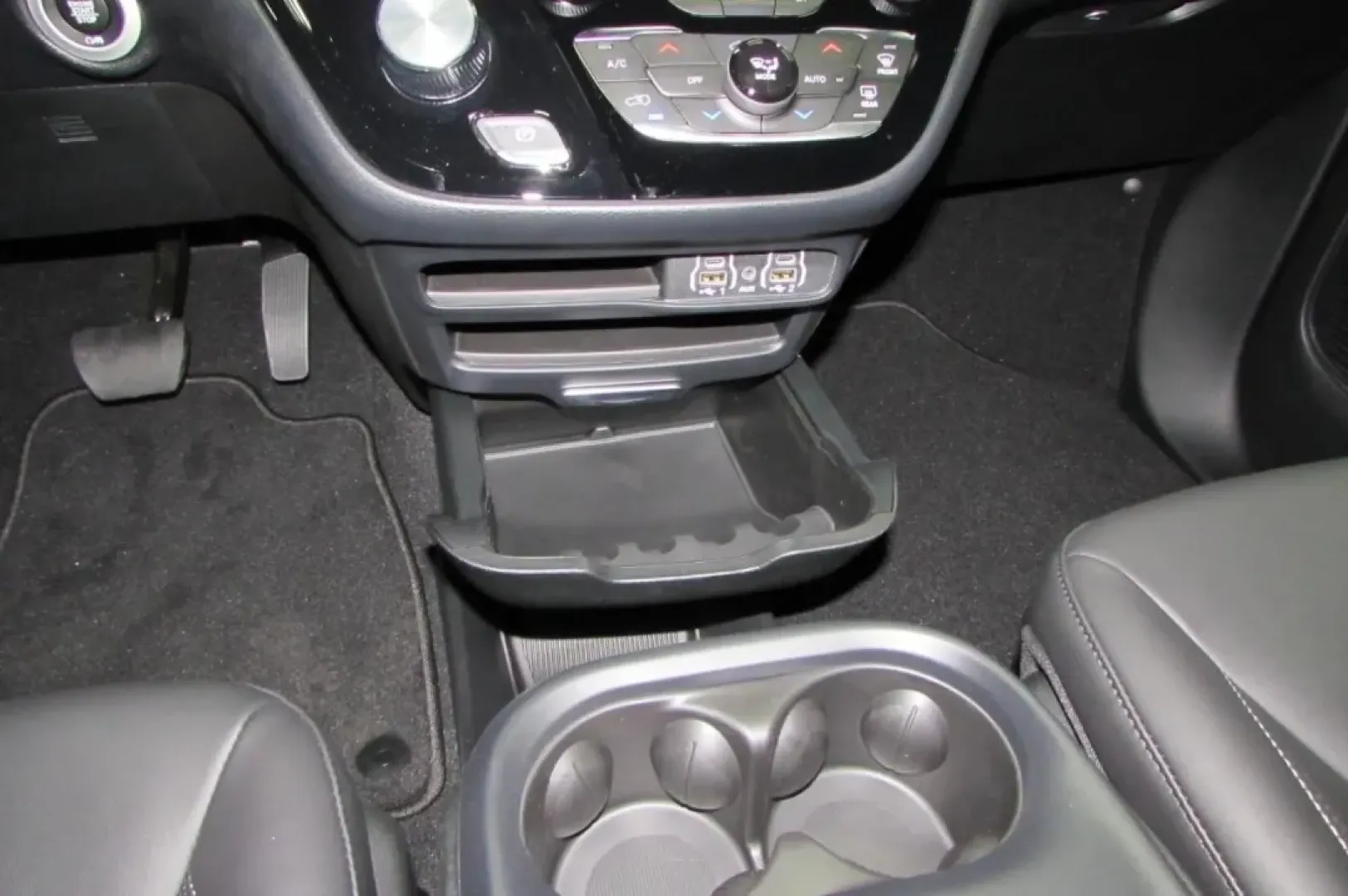 2025 /Black Leather Chrysler Voyager LX (2C4RC1CG4SR) with an Other engine, Automatic transmission, located at 12830 Highway 21, De Soto, MO, 63020, (636) 337-7777, 38.153099, -90.573624 - ### Discover the Ultimate Family Adventure with the 2025 Chrysler Voyager LX<br /> <br /> Are you in search of the perfect vehicle that embodies comfort, versatility, and reliability for your family? Look no further than this stunning **2025 Chrysler Voyager LX**, now available at **Pettus CDJR DeSo - Photo#20