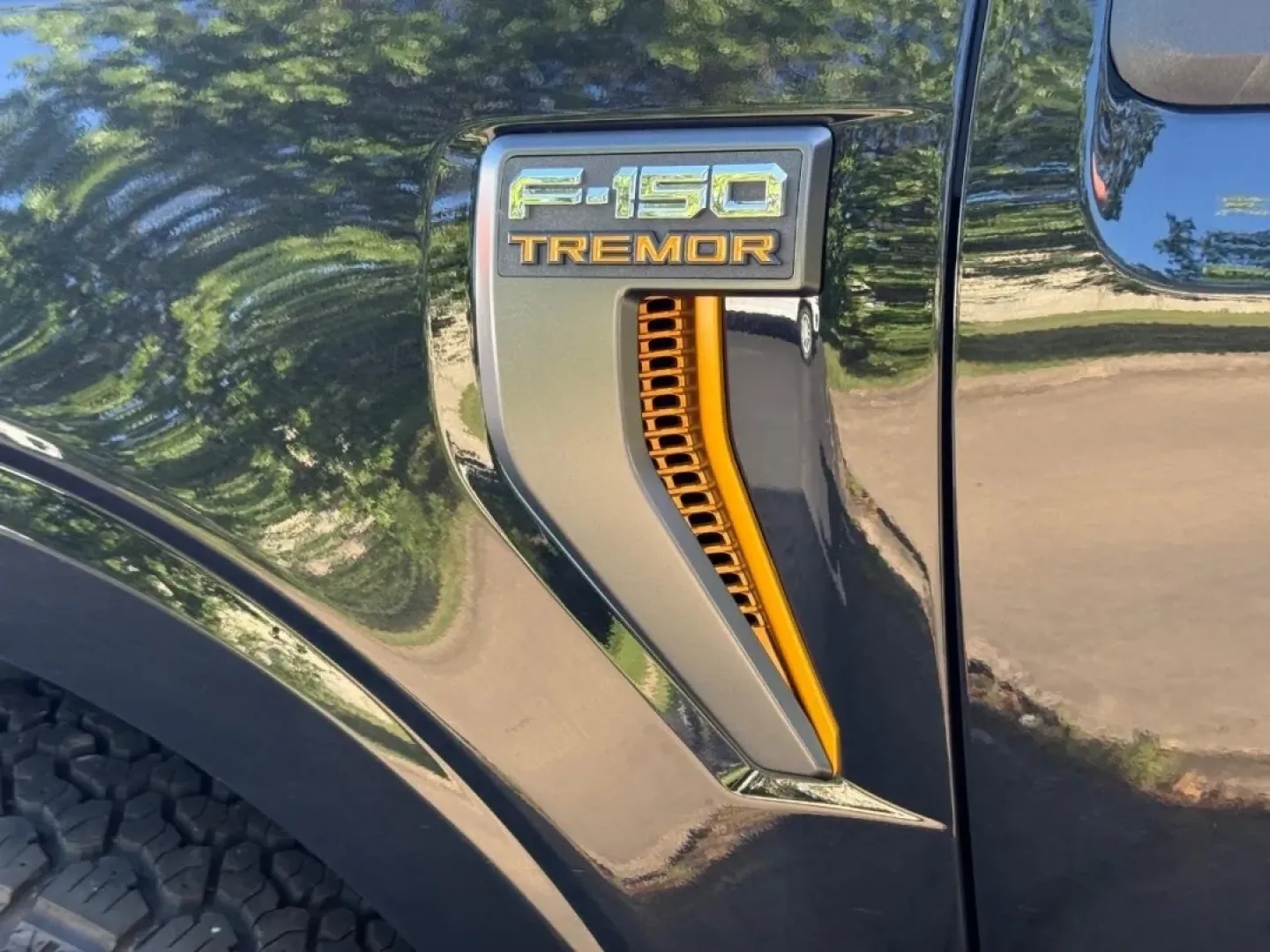 2022 /Black w/Medium Dark Slate Clot Ford F-150 Tremor (1FTEW1E80NF) with an 3.5L V6 engine, Automatic transmission, located at 970 Woodlawn Dr., Farmington, MO, 63640, (573) 431-7800, 37.825642, -90.468674 - Are you ready to elevate your weekend adventures or tackle your daily commute with confidence? Discover the perfect blend of power, versatility, and style with this excellent 2022 Ford F-150, available now at Pettus CDJR Farmington. If you're in search of **used cars near me** that deliver both perf - Photo#6