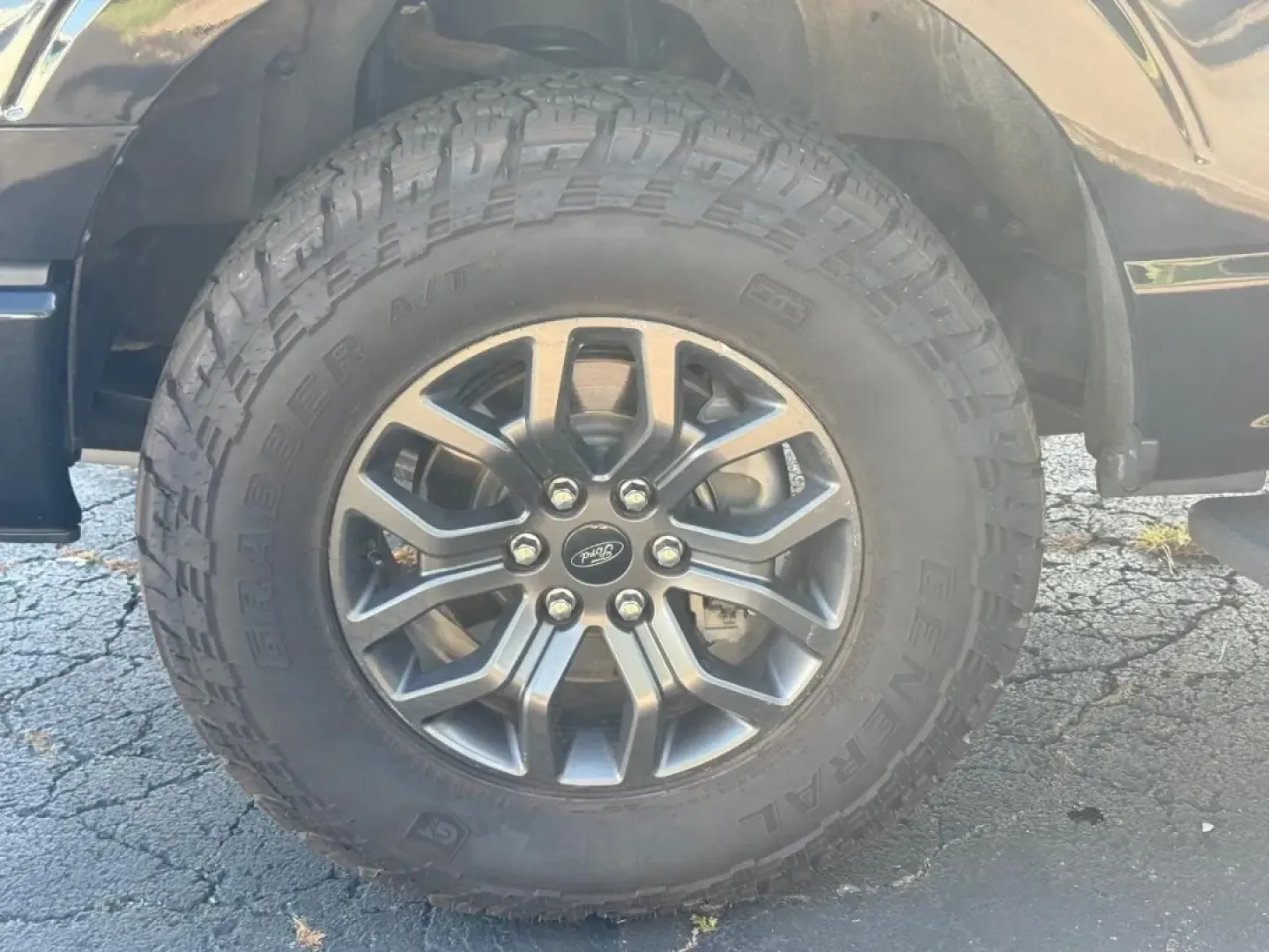 2022 /Black w/Medium Dark Slate Clot Ford F-150 Tremor (1FTEW1E80NF) with an 3.5L V6 engine, Automatic transmission, located at 970 Woodlawn Dr., Farmington, MO, 63640, (573) 431-7800, 37.825642, -90.468674 - Are you ready to elevate your weekend adventures or tackle your daily commute with confidence? Discover the perfect blend of power, versatility, and style with this excellent 2022 Ford F-150, available now at Pettus CDJR Farmington. If you're in search of **used cars near me** that deliver both perf - Photo#7