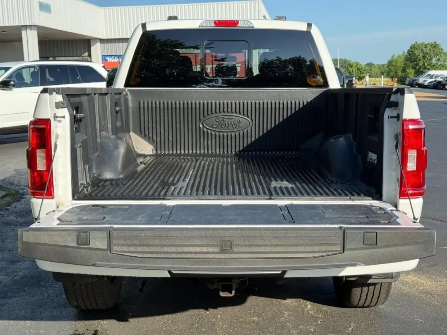 2022 /Black Cloth Ford F-150 XLT (1FTFW1E83NK) with an 3.5L V6 engine, Automatic transmission, located at 970 Woodlawn Dr., Farmington, MO, 63640, (573) 431-7800, 37.825642, -90.468674 - **Discover Your Next Adventure with This 2022 Ford F-150 at Pettus CDJR Farmington!**<br /> <br /> If you're someone who thrives on adventure, whether it's taking the family out for a weekend camping trip or tackling tough terrains with your buddies, the 2022 Ford F-150 is your perfect partner. With - Photo#5