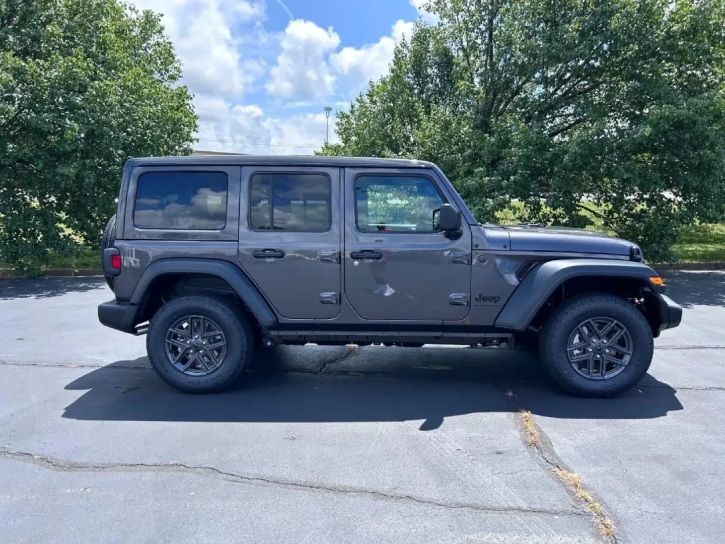 2025 /Black Cloth Jeep Wrangler Sport S (1C4PJXDG0SW) with an 3.6L V6 24V VVT UPG I engine, located at 970 Woodlawn Dr., Farmington, MO, 63640, (573) 431-7800, 37.825642, -90.468674 - **Unleash Adventure with the 2025 Jeep Wrangler at Pettus CDJR Farmington!**<br /> <br /> Are you ready to conquer the wild while keeping your family comfortable? The 2025 Jeep Wrangler is your ticket to endless adventures, whether it's a weekend camping trip, a tailgate party, or off-roading in the - Photo#1