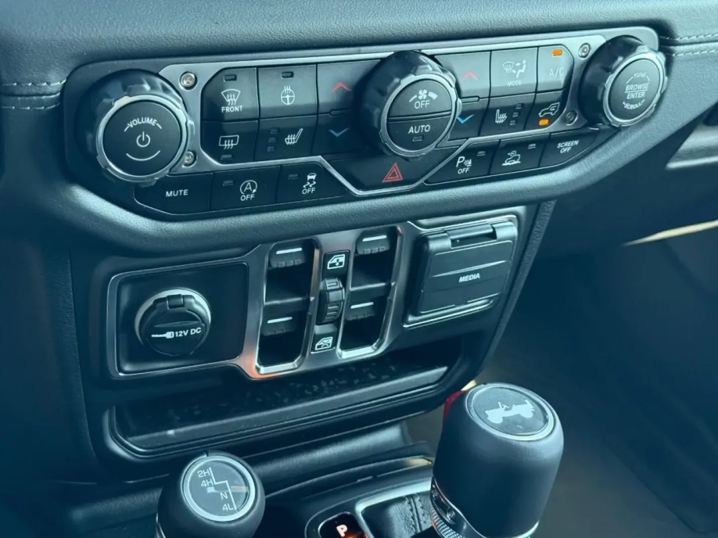 2025 /Black Leather Jeep Wrangler Sahara (1C4PJXEG2SW) with an 3.6L V6 engine, Automatic transmission, located at 970 Woodlawn Dr., Farmington, MO, 63640, (573) 431-7800, 37.825642, -90.468674 - Adventure awaits with the 2025 Jeep Wrangler Sahara, an SUV designed for those who crave both rugged exploration and everyday practicality. Perfect for weekend getaways to nearby destinations like the Mark Twain National Forest or leisurely drives through vibrant neighborhoods in Farmington, MO, thi - Photo#13
