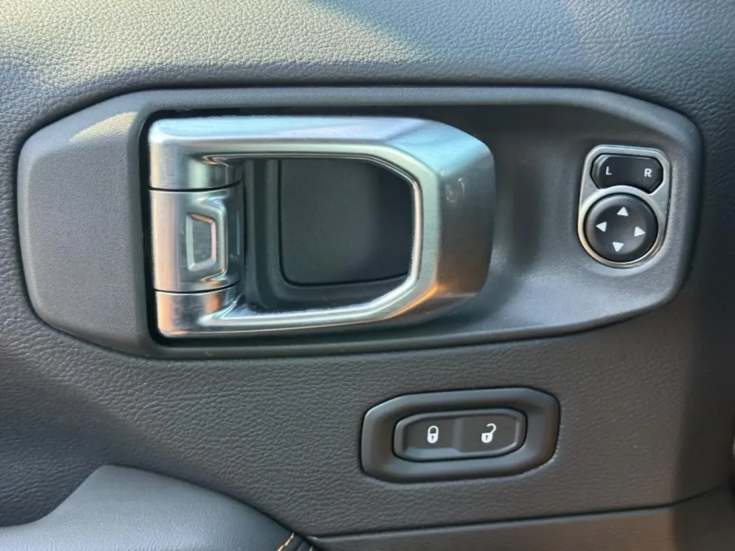 2025 /Black Leather Jeep Wrangler Sahara (1C4PJXEG2SW) with an 3.6L V6 engine, Automatic transmission, located at 970 Woodlawn Dr., Farmington, MO, 63640, (573) 431-7800, 37.825642, -90.468674 - Adventure awaits with the 2025 Jeep Wrangler Sahara, an SUV designed for those who crave both rugged exploration and everyday practicality. Perfect for weekend getaways to nearby destinations like the Mark Twain National Forest or leisurely drives through vibrant neighborhoods in Farmington, MO, thi - Photo#16