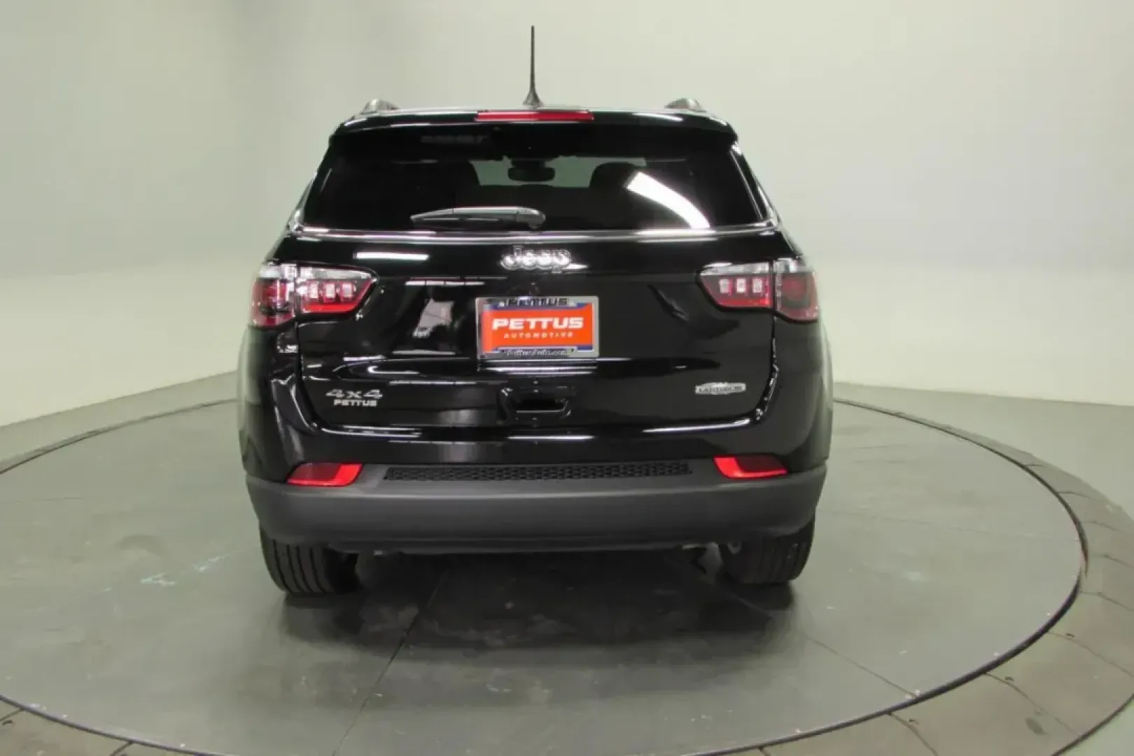 2024 /Leather Jeep Compass Latitude Lux (3C4NJDFN2RT) with an Other engine, Automatic transmission, located at 12830 Highway 21, De Soto, MO, 63020, (636) 337-7777, 38.153099, -90.573624 - Unlock the ultimate adventure with the 2024 Jeep Compass Latitude Lux, a perfect companion for families and outdoor enthusiasts alike. Whether you're navigating the bustling streets of De Soto or cruising off the beaten path, this SUV combines comfort, performance, and advanced technology to elevate - Photo#5
