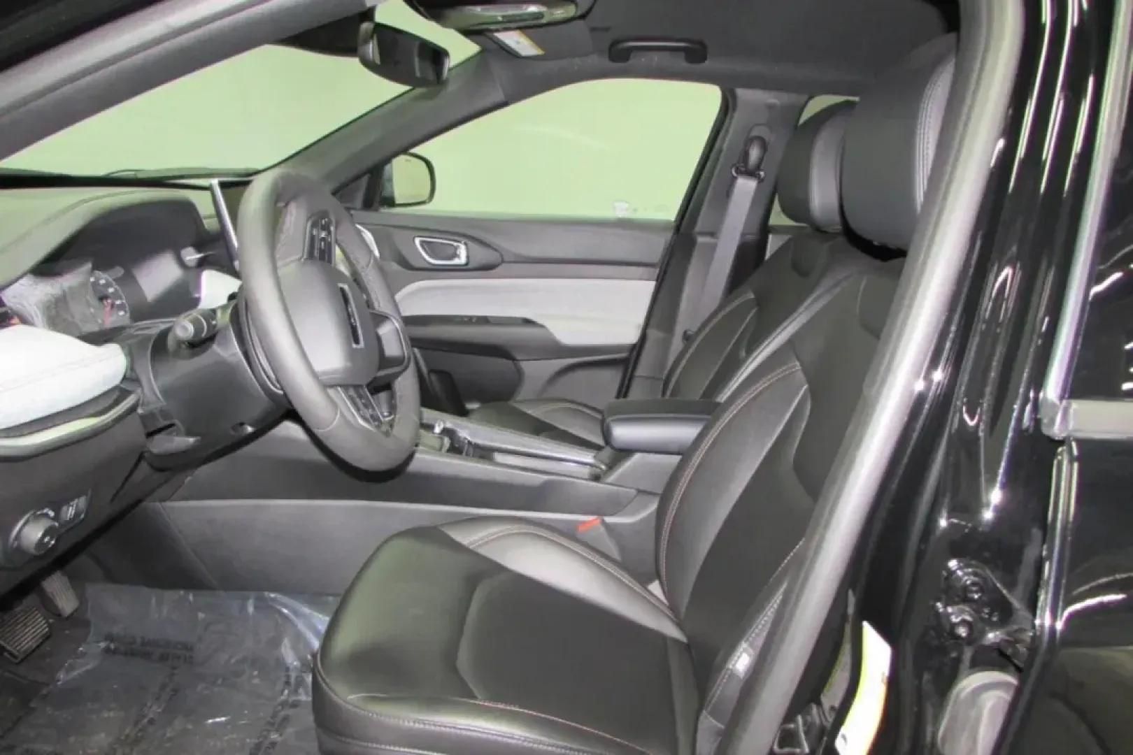 2024 /Leather Jeep Compass Latitude Lux (3C4NJDFN2RT) with an Other engine, Automatic transmission, located at 12830 Highway 21, De Soto, MO, 63020, (636) 337-7777, 38.153099, -90.573624 - Unlock the ultimate adventure with the 2024 Jeep Compass Latitude Lux, a perfect companion for families and outdoor enthusiasts alike. Whether you're navigating the bustling streets of De Soto or cruising off the beaten path, this SUV combines comfort, performance, and advanced technology to elevate - Photo#11