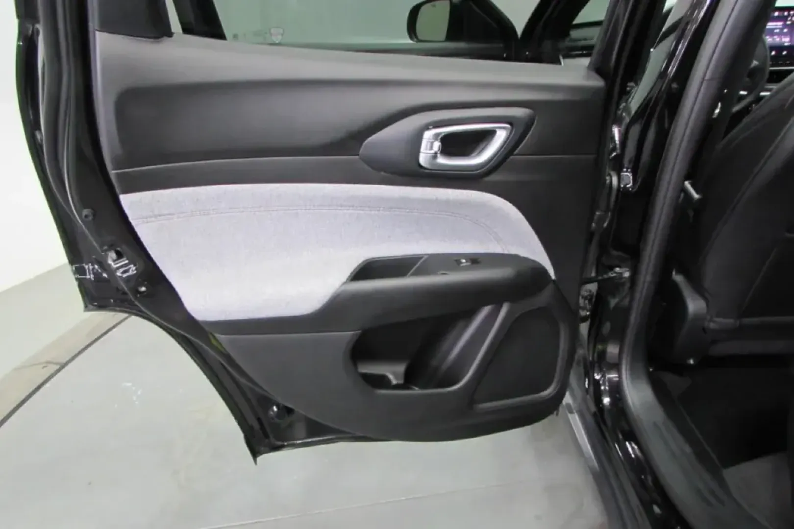 2024 /Leather Jeep Compass Latitude Lux (3C4NJDFN2RT) with an Other engine, Automatic transmission, located at 12830 Highway 21, De Soto, MO, 63020, (636) 337-7777, 38.153099, -90.573624 - Unlock the ultimate adventure with the 2024 Jeep Compass Latitude Lux, a perfect companion for families and outdoor enthusiasts alike. Whether you're navigating the bustling streets of De Soto or cruising off the beaten path, this SUV combines comfort, performance, and advanced technology to elevate - Photo#20