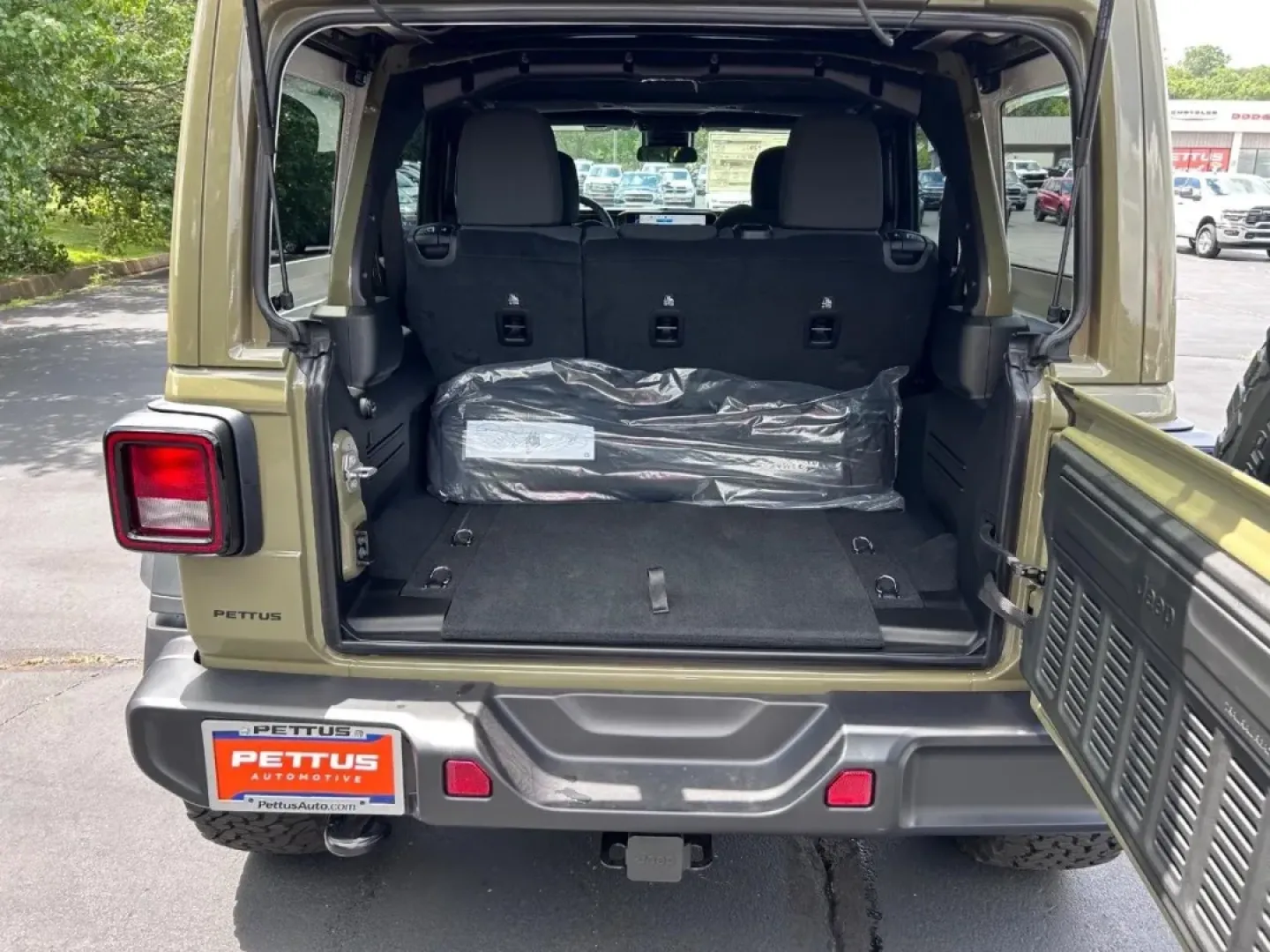 2025 /Black Cloth Jeep Wrangler Willys (1C4RJXDG0SW) with an 3.6L V6 24V VVT UPG I engine, located at 970 Woodlawn Dr., Farmington, MO, 63640, (573) 431-7800, 37.825642, -90.468674 - **Adventure Awaits with the 2025 Jeep Wrangler Willys Perfect for Your Next Road Trip!**<br /> <br /> If you're looking for a vehicle that embodies adventure and versatility, the 2025 Jeep Wrangler Willys is your ideal match. Whether you're navigating the winding roads of Farmington or planning an - Photo#4