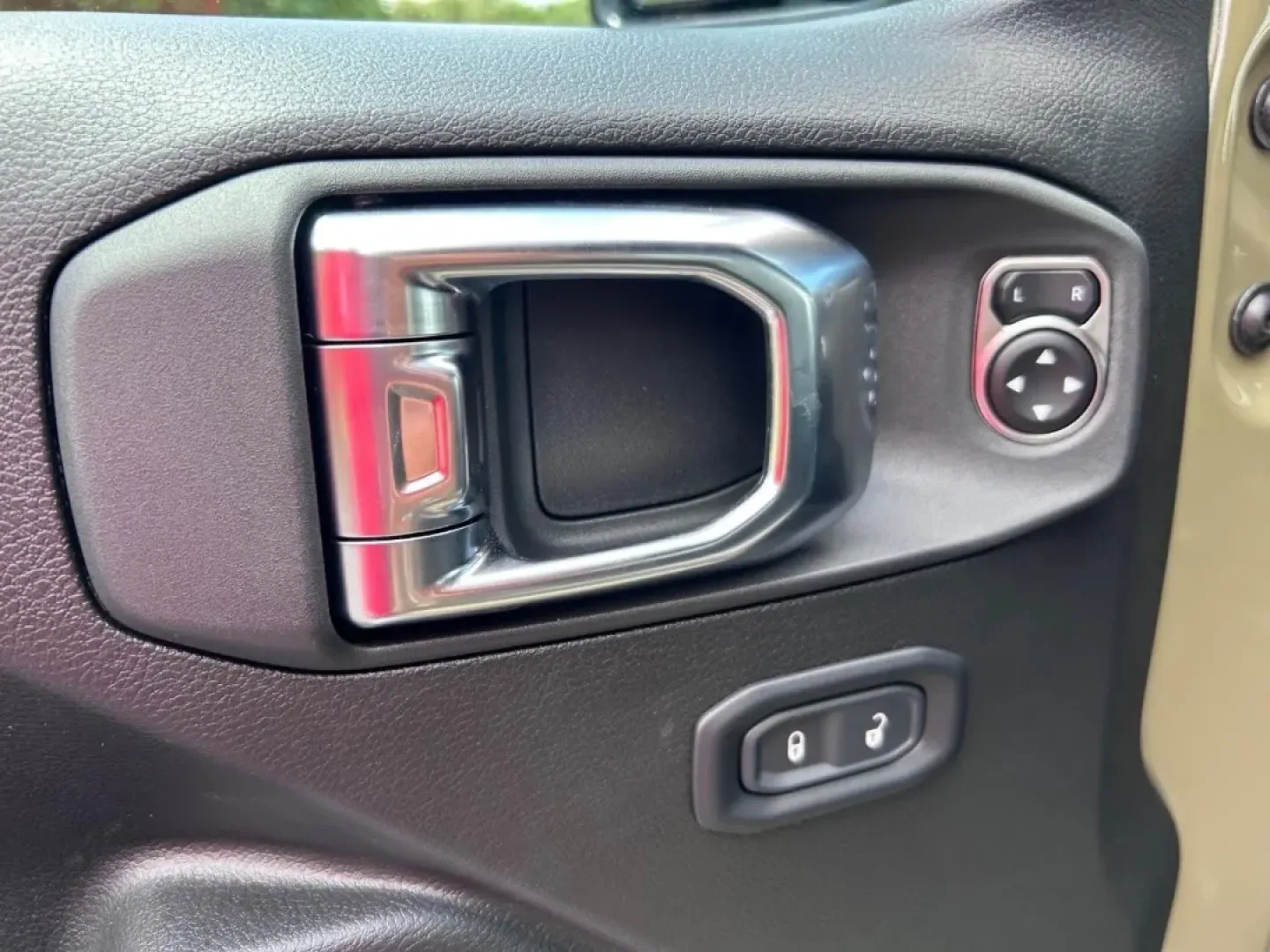 2025 /Black Cloth Jeep Wrangler Willys (1C4RJXDG0SW) with an 3.6L V6 24V VVT UPG I engine, located at 970 Woodlawn Dr., Farmington, MO, 63640, (573) 431-7800, 37.825642, -90.468674 - **Adventure Awaits with the 2025 Jeep Wrangler Willys Perfect for Your Next Road Trip!**<br /> <br /> If you're looking for a vehicle that embodies adventure and versatility, the 2025 Jeep Wrangler Willys is your ideal match. Whether you're navigating the winding roads of Farmington or planning an - Photo#15