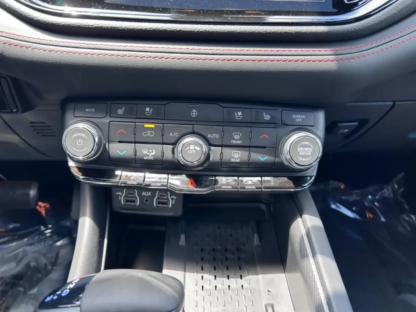 2025 /Black Leather Dodge Durango R/T Plus (1C4SDJCT4SC) with an 5.7L V8 HEMI MDS VVT engine, Automatic transmission, located at 970 Woodlawn Dr., Farmington, MO, 63640, (573) 431-7800, 37.825642, -90.468674 - **Experience Adventure with the 2025 Dodge Durango Available Now at Pettus CDJR Farmington!**<br /> <br /> Are you ready to elevate your family outings or weekend adventures? Look no further than the stunning 2025 Dodge Durango, now available at Pettus CDJR Farmington! This SUV isn't just a vehicle - Photo#16