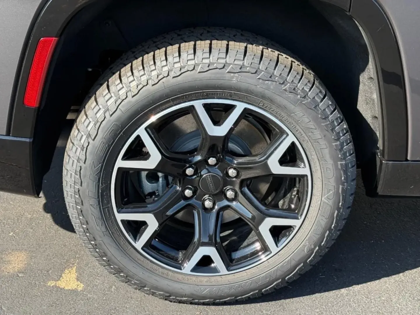 2025 /Global Black Leather Jeep Wagoneer Series II (1C4SJVBP4SS) with an 3.0L I6 Hurricane SO Twin Turbo ESS engine, Automatic transmission, located at 970 Woodlawn Dr., Farmington, MO, 63640, (573) 431-7800, 37.825642, -90.468674 - **Conquer the Road in Style with the 2025 Jeep Wagoneer from Pettus CDJR Farmington!**<br /> <br /> Are you ready for unforgettable weekend adventures or family road trips? Look no further than the 2025 Jeep Wagoneer from Pettus CDJR Farmington! With its striking Balti Gray exterior and robust perfo - Photo#3