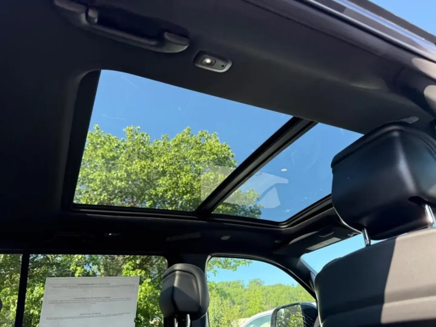 2025 /Global Black Leather Jeep Wagoneer Series II (1C4SJVBP4SS) with an 3.0L I6 Hurricane SO Twin Turbo ESS engine, Automatic transmission, located at 970 Woodlawn Dr., Farmington, MO, 63640, (573) 431-7800, 37.825642, -90.468674 - **Conquer the Road in Style with the 2025 Jeep Wagoneer from Pettus CDJR Farmington!**<br /> <br /> Are you ready for unforgettable weekend adventures or family road trips? Look no further than the 2025 Jeep Wagoneer from Pettus CDJR Farmington! With its striking Balti Gray exterior and robust perfo - Photo#7