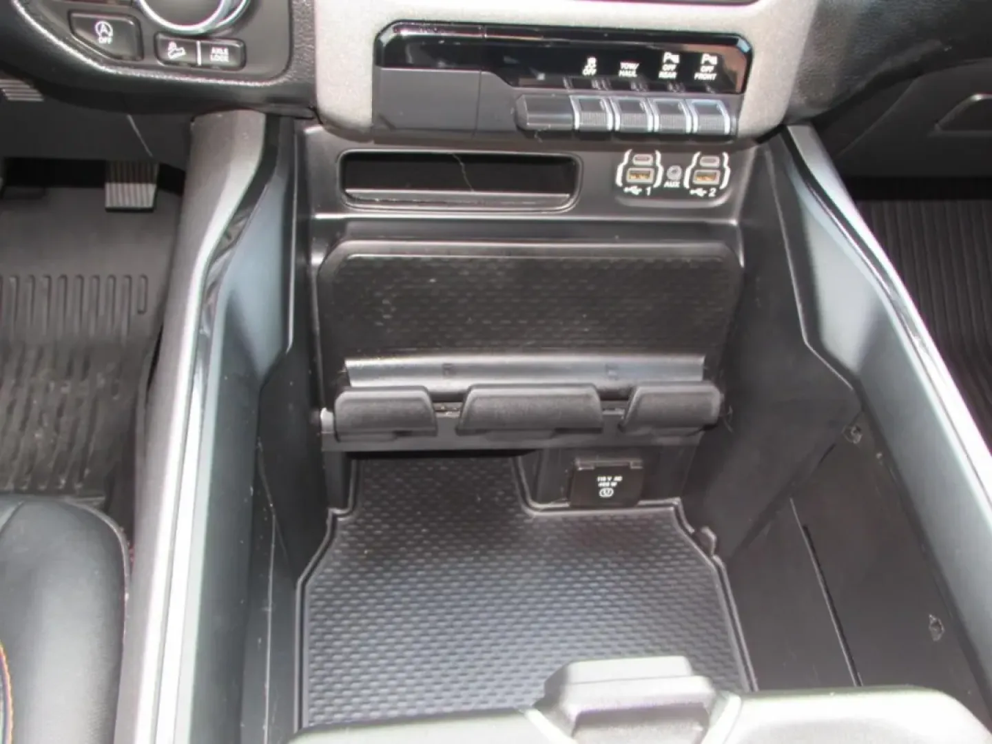 2022 /Black Ram 1500 Big Horn/Lone Star (1C6SRFFT3NN) with an Other engine, located at 12830 Highway 21, De Soto, MO, 63020, (636) 337-7777, 38.153099, -90.573624 - **Experience Unmatched Capability and Comfort with the 2022 Ram 1500 at Pettus CDJR DeSoto!**<br /> <br /> Are you ready to elevate your lifestyle with a truck that perfectly balances rugged performance and refined comfort? Look no further than the 2022 Ram 1500, available now at Pettus CDJR DeSoto - Photo#25