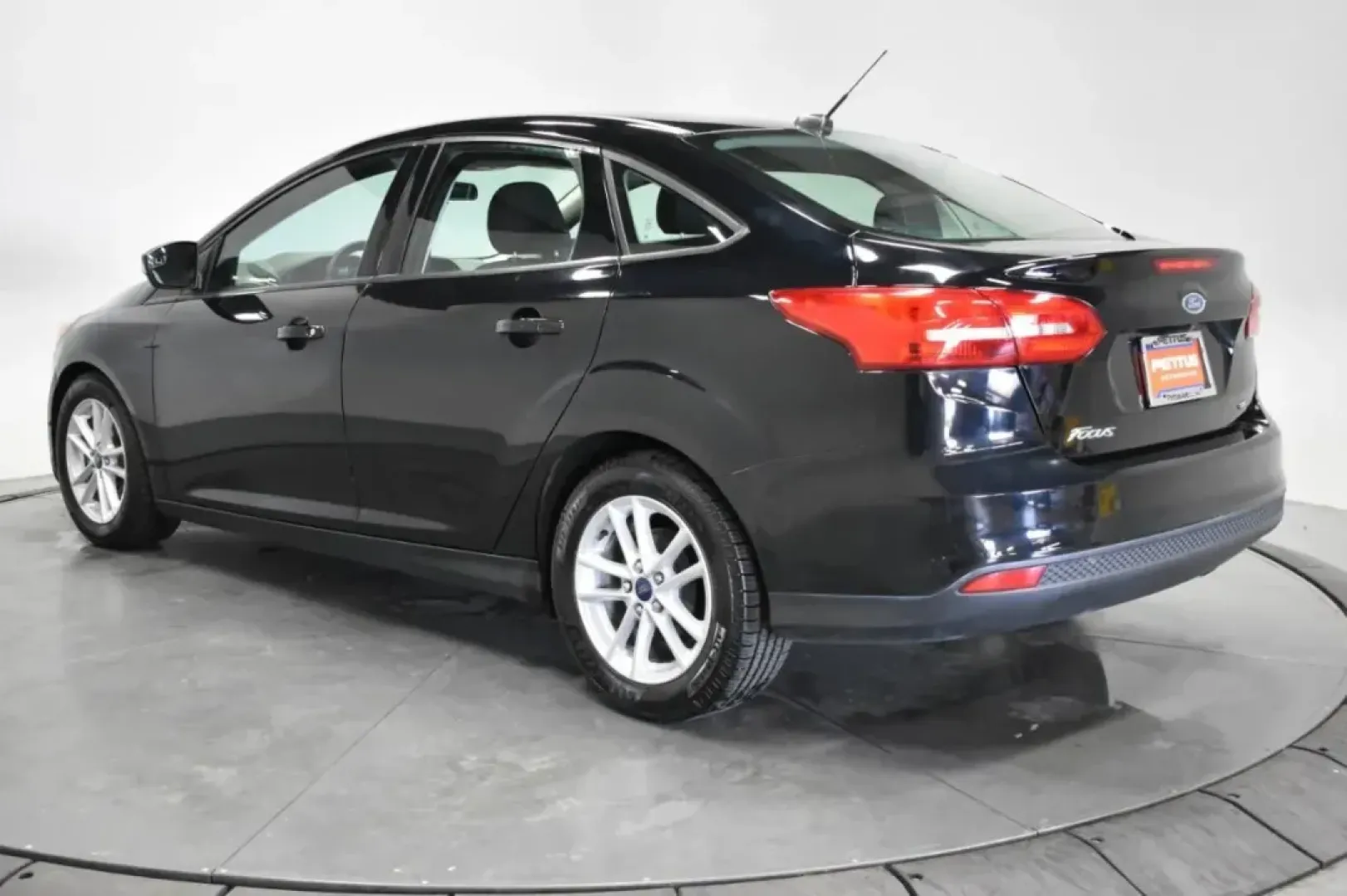 2017 /Charcoal Black Cloth Ford Focus SE (1FADP3F26HL) with an Other engine, Automatic transmission, located at 12830 Highway 21, De Soto, MO, 63020, (636) 337-7777, 38.153099, -90.573624 - **Discover Your Adventure with This 2017 Ford Focus SE!** <br /> <br /> Are you looking for a reliable and stylish sedan that effortlessly balances comfort, efficiency, and technology? Look no further than the 2017 Ford Focus SE, available now at Pettus CDJR DeSoto, your trusted used car dealer loca - Photo#4