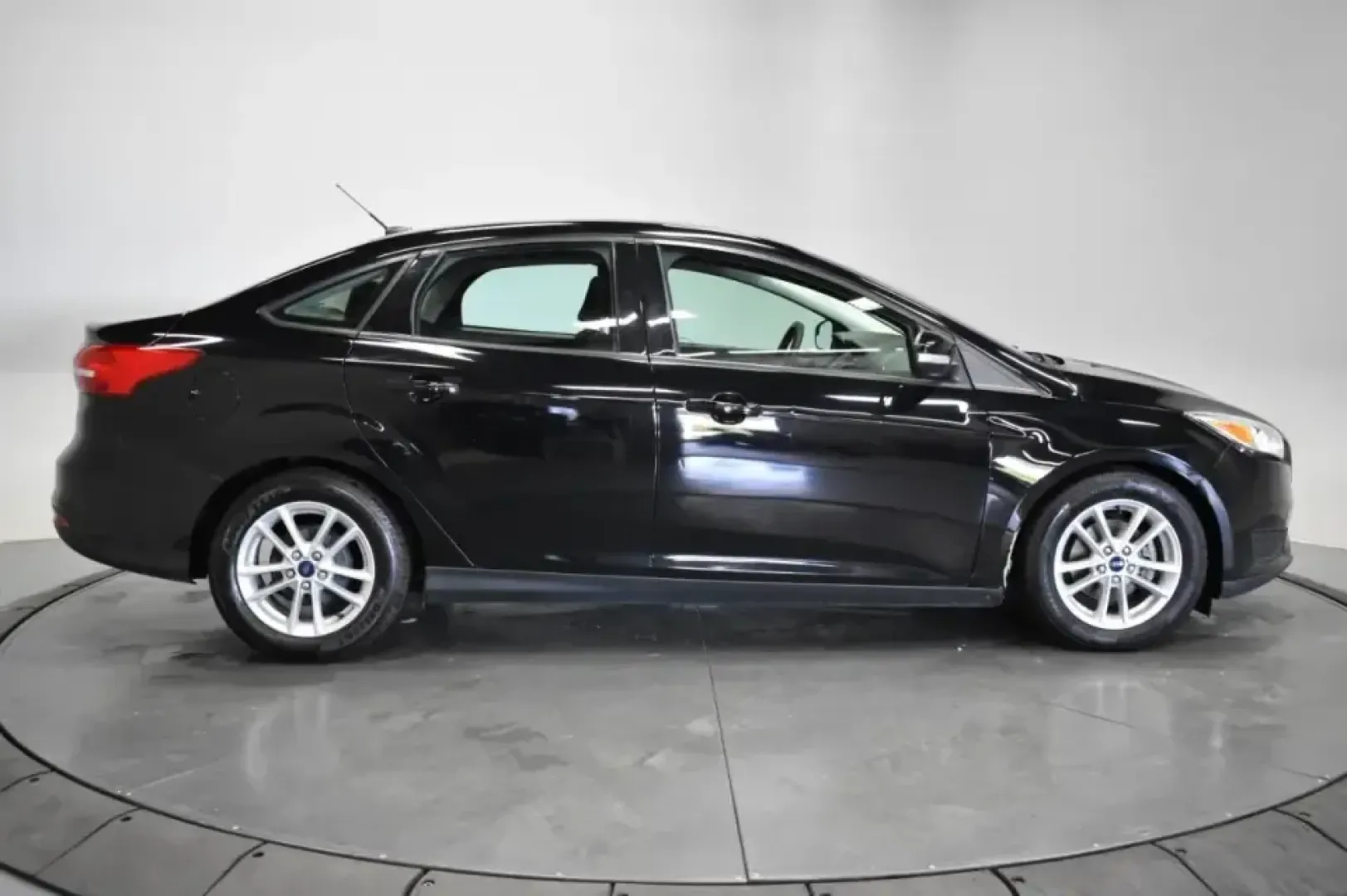 2017 /Black Ford Focus SE (1FADP3F26HL) with an 2.0L L4 DOHC 16V engine, Automatic transmission, located at 12830 Highway 21, De Soto, MO, 63020, (636) 337-7777, 38.153099, -90.573624 - **Discover Your Adventure with This 2017 Ford Focus SE!** <br /> <br /> Are you looking for a reliable and stylish sedan that effortlessly balances comfort, efficiency, and technology? Look no further than the 2017 Ford Focus SE, available now at Pettus CDJR DeSoto, your trusted used car dealer loca - Photo#7