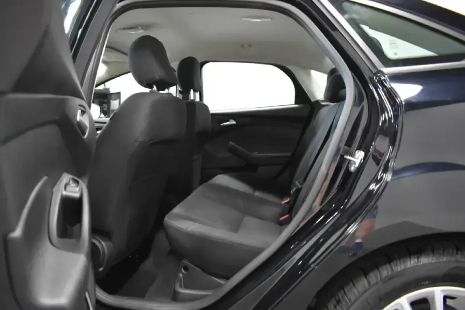 2017 /Black Ford Focus SE (1FADP3F26HL) with an 2.0L L4 DOHC 16V engine, Automatic transmission, located at 12830 Highway 21, De Soto, MO, 63020, (636) 337-7777, 38.153099, -90.573624 - **Discover Your Adventure with This 2017 Ford Focus SE!** <br /> <br /> Are you looking for a reliable and stylish sedan that effortlessly balances comfort, efficiency, and technology? Look no further than the 2017 Ford Focus SE, available now at Pettus CDJR DeSoto, your trusted used car dealer loca - Photo#14
