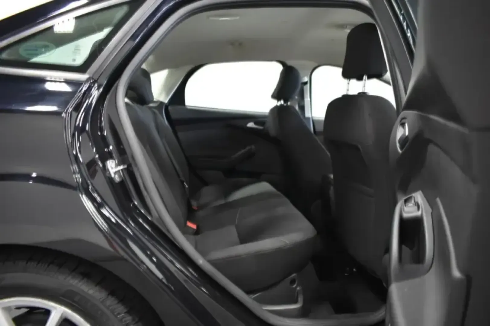 2017 /Black Ford Focus SE (1FADP3F26HL) with an 2.0L L4 DOHC 16V engine, Automatic transmission, located at 12830 Highway 21, De Soto, MO, 63020, (636) 337-7777, 38.153099, -90.573624 - **Discover Your Adventure with This 2017 Ford Focus SE!** <br /> <br /> Are you looking for a reliable and stylish sedan that effortlessly balances comfort, efficiency, and technology? Look no further than the 2017 Ford Focus SE, available now at Pettus CDJR DeSoto, your trusted used car dealer loca - Photo#19