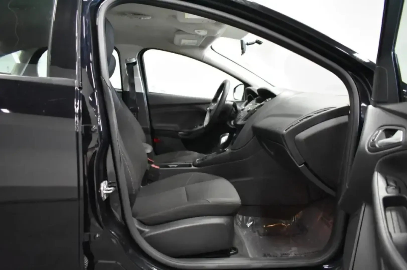 2017 /Black Ford Focus SE (1FADP3F26HL) with an 2.0L L4 DOHC 16V engine, Automatic transmission, located at 12830 Highway 21, De Soto, MO, 63020, (636) 337-7777, 38.153099, -90.573624 - **Discover Your Adventure with This 2017 Ford Focus SE!** <br /> <br /> Are you looking for a reliable and stylish sedan that effortlessly balances comfort, efficiency, and technology? Look no further than the 2017 Ford Focus SE, available now at Pettus CDJR DeSoto, your trusted used car dealer loca - Photo#22