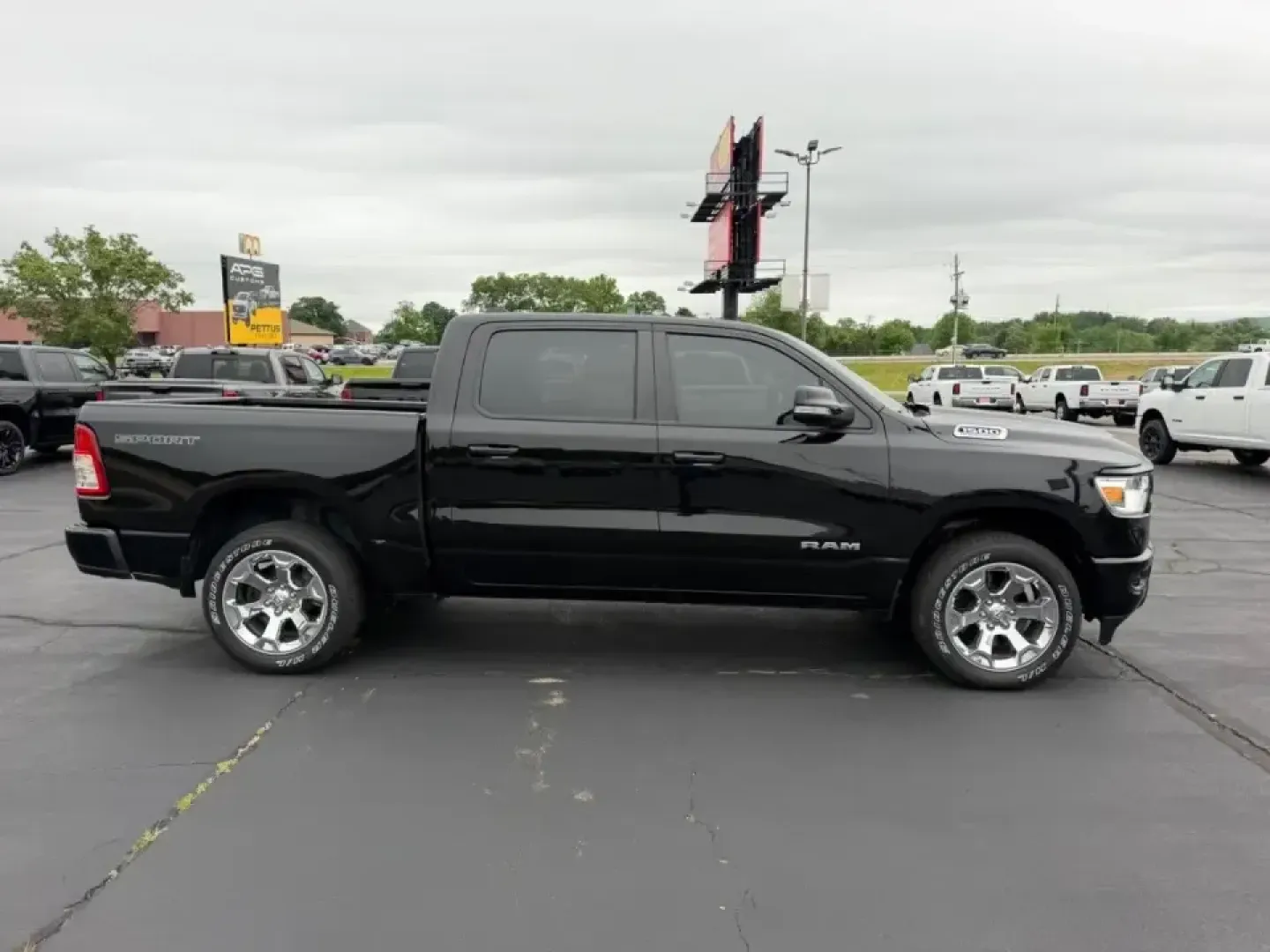2022 /Black Cloth Ram 1500 4WD Big Horn Crew Cab (1C6SRFFT7NN) with an 5.7L engine, Automatic transmission, located at 970 Woodlawn Dr., Farmington, MO, 63640, (573) 431-7800, 37.825642, -90.468674 - Weekend projects, lake-day towing, and winter commutes in the Missouri hills all call for a truck that can switch roles without drama-and this **2022 Ram 1500 Big Horn/Lone Star 4x4** is built for exactly that lifestyle. Finished in **Diamond Black** with a **Black** interior, this full-size pickup - Photo#1