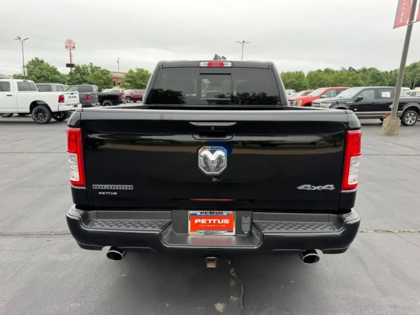 2022 /Black Cloth Ram 1500 4WD Big Horn Crew Cab (1C6SRFFT7NN) with an 5.7L engine, Automatic transmission, located at 970 Woodlawn Dr., Farmington, MO, 63640, (573) 431-7800, 37.825642, -90.468674 - Weekend projects, lake-day towing, and winter commutes in the Missouri hills all call for a truck that can switch roles without drama-and this **2022 Ram 1500 Big Horn/Lone Star 4x4** is built for exactly that lifestyle. Finished in **Diamond Black** with a **Black** interior, this full-size pickup - Photo#3