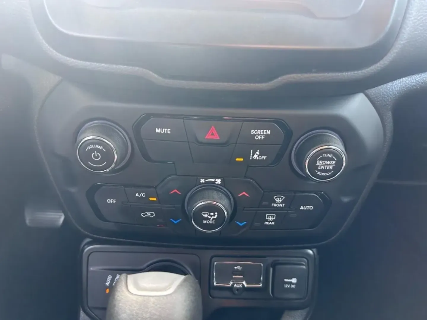 2021 /Black Cloth Jeep Renegade Sport (ZACNJDAB4MP) with an 2.4L I4 ZERO EVAP M-AIR engine, Automatic transmission, located at 970 Woodlawn Dr., Farmington, MO, 63640, (573) 431-7800, 37.825642, -90.468674 - **Adventure Awaits: Explore the Open Roads with the 2021 Jeep Renegade!**<br /> <br /> Are you ready for your next adventure? Whether you're navigating busy city streets, tackling off-road trails, or embarking on family road trips, the 2021 Jeep Renegade is the perfect companion for all your journey - Photo#14