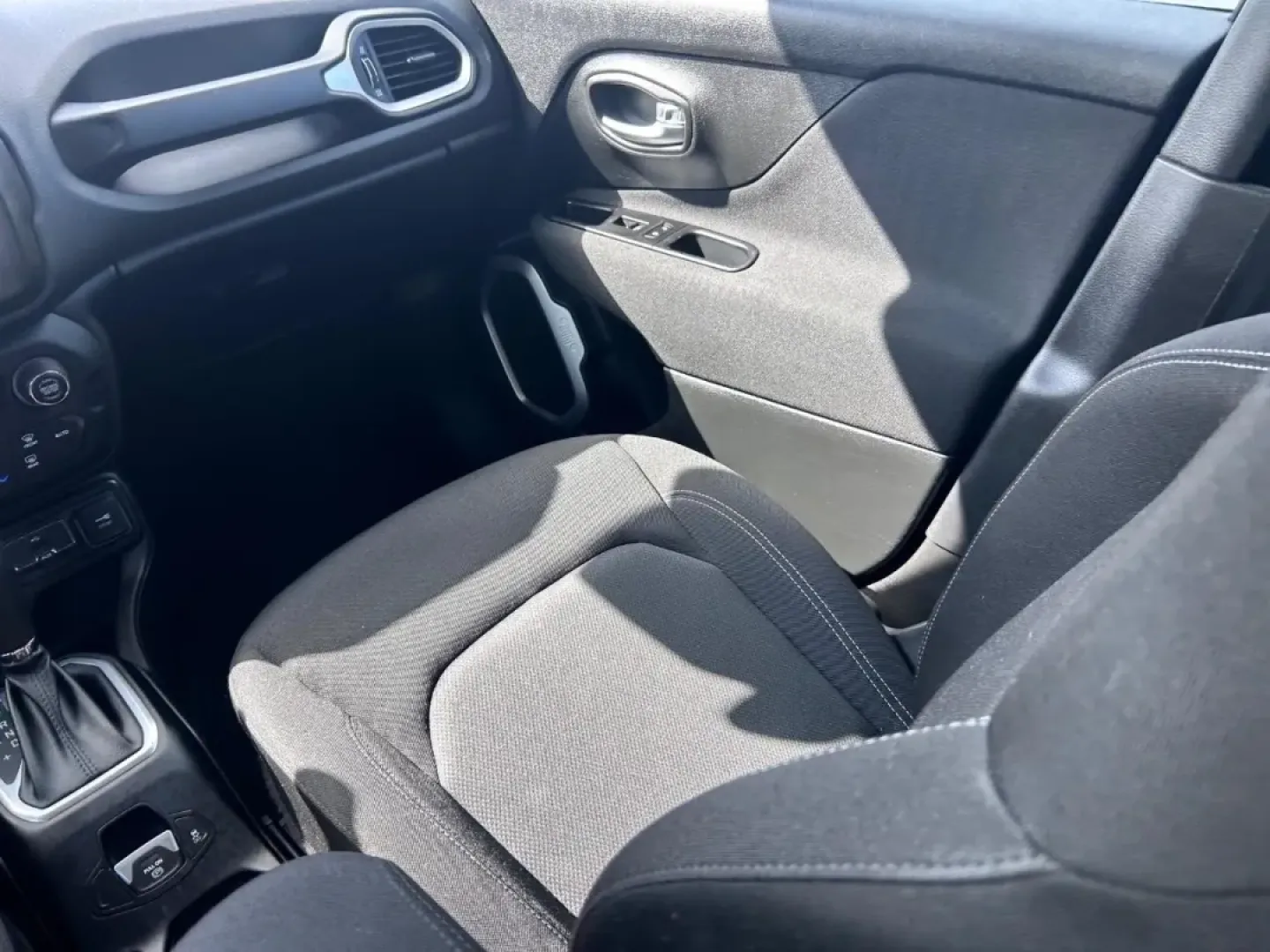 2021 /Black Cloth Jeep Renegade Sport (ZACNJDAB4MP) with an 2.4L I4 ZERO EVAP M-AIR engine, Automatic transmission, located at 970 Woodlawn Dr., Farmington, MO, 63640, (573) 431-7800, 37.825642, -90.468674 - **Adventure Awaits: Explore the Open Roads with the 2021 Jeep Renegade!**<br /> <br /> Are you ready for your next adventure? Whether you're navigating busy city streets, tackling off-road trails, or embarking on family road trips, the 2021 Jeep Renegade is the perfect companion for all your journey - Photo#16