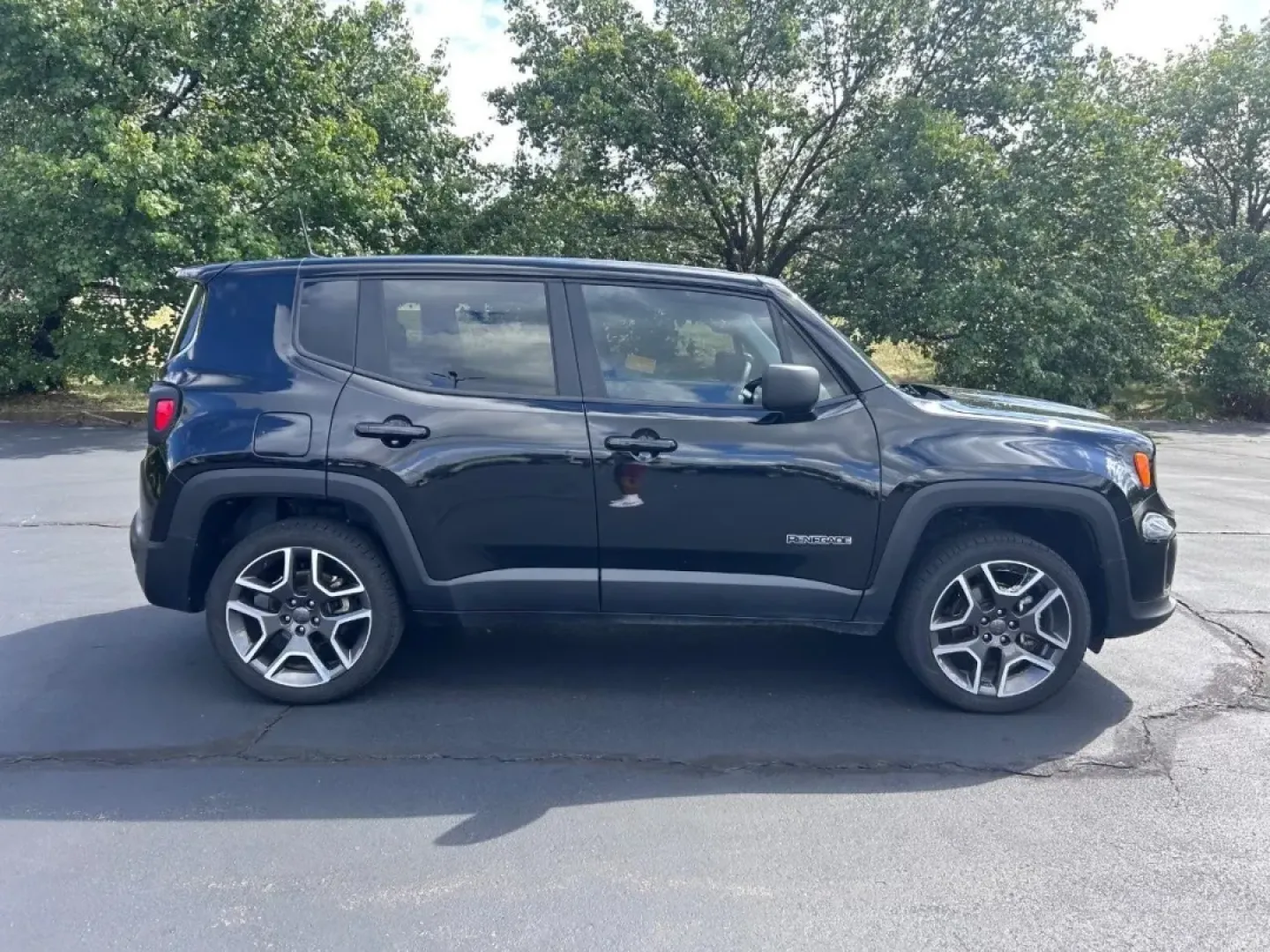 2021 /Black Cloth Jeep Renegade Sport (ZACNJDAB4MP) with an 2.4L I4 ZERO EVAP M-AIR engine, Automatic transmission, located at 970 Woodlawn Dr., Farmington, MO, 63640, (573) 431-7800, 37.825642, -90.468674 - **Adventure Awaits: Explore the Open Roads with the 2021 Jeep Renegade!**<br /> <br /> Are you ready for your next adventure? Whether you're navigating busy city streets, tackling off-road trails, or embarking on family road trips, the 2021 Jeep Renegade is the perfect companion for all your journey - Photo#1