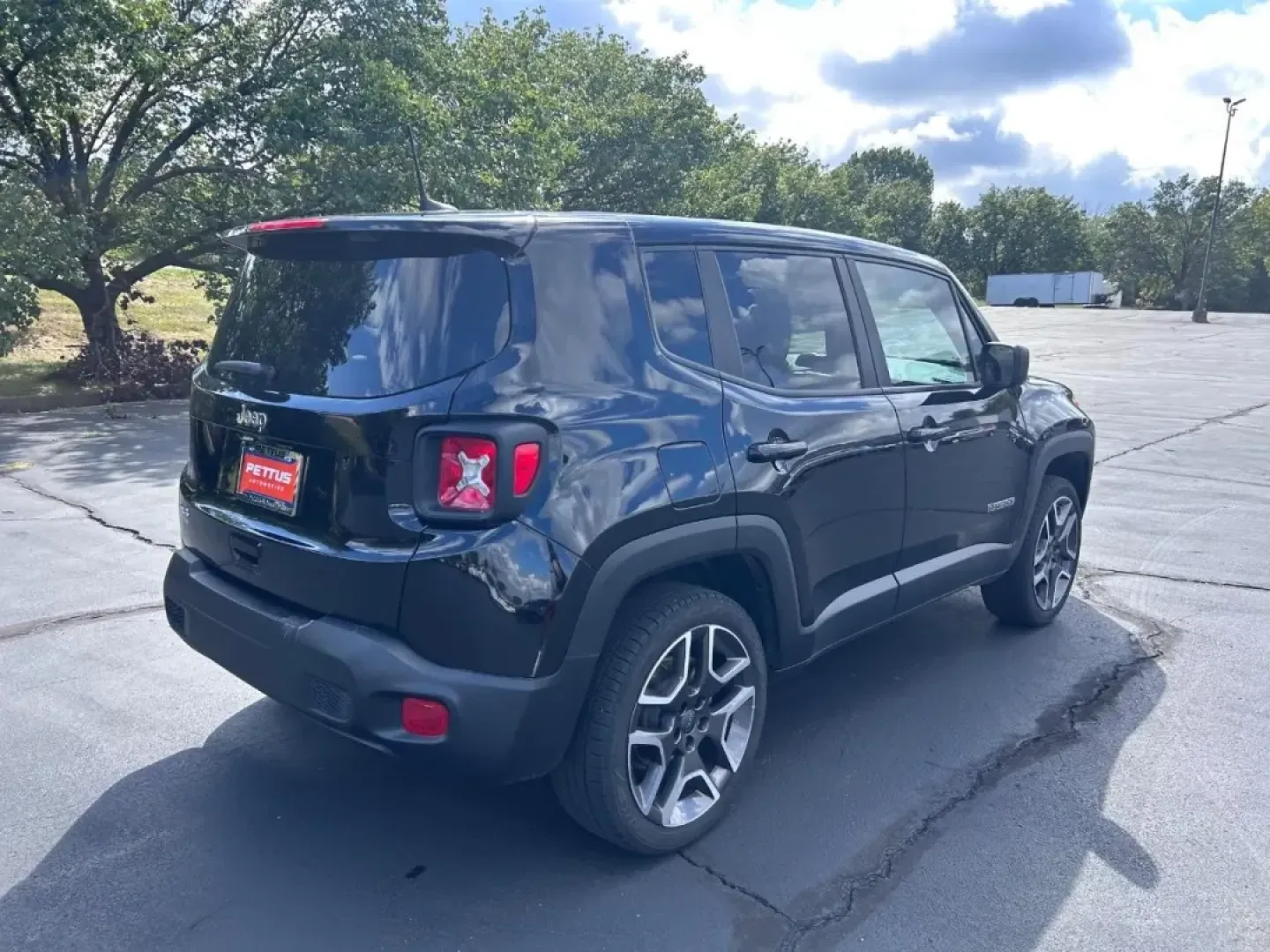 2021 /Black Cloth Jeep Renegade Sport (ZACNJDAB4MP) with an 2.4L I4 ZERO EVAP M-AIR engine, Automatic transmission, located at 970 Woodlawn Dr., Farmington, MO, 63640, (573) 431-7800, 37.825642, -90.468674 - **Adventure Awaits: Explore the Open Roads with the 2021 Jeep Renegade!**<br /> <br /> Are you ready for your next adventure? Whether you're navigating busy city streets, tackling off-road trails, or embarking on family road trips, the 2021 Jeep Renegade is the perfect companion for all your journey - Photo#2
