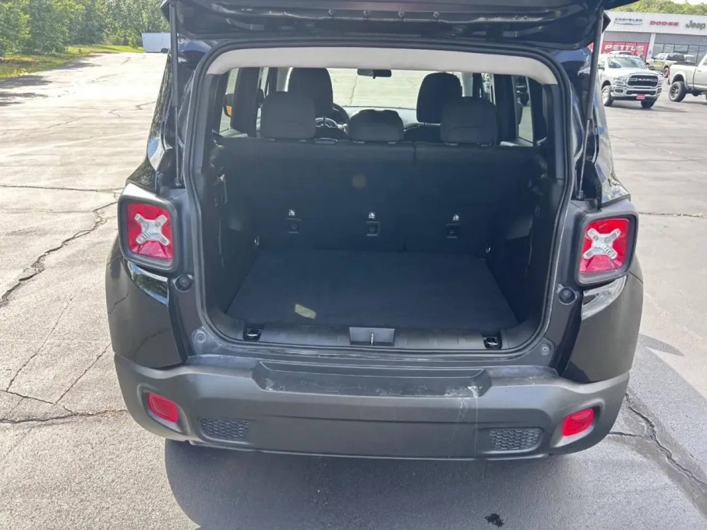 2021 /Black Cloth Jeep Renegade Sport (ZACNJDAB4MP) with an 2.4L I4 ZERO EVAP M-AIR engine, Automatic transmission, located at 970 Woodlawn Dr., Farmington, MO, 63640, (573) 431-7800, 37.825642, -90.468674 - **Adventure Awaits: Explore the Open Roads with the 2021 Jeep Renegade!**<br /> <br /> Are you ready for your next adventure? Whether you're navigating busy city streets, tackling off-road trails, or embarking on family road trips, the 2021 Jeep Renegade is the perfect companion for all your journey - Photo#4
