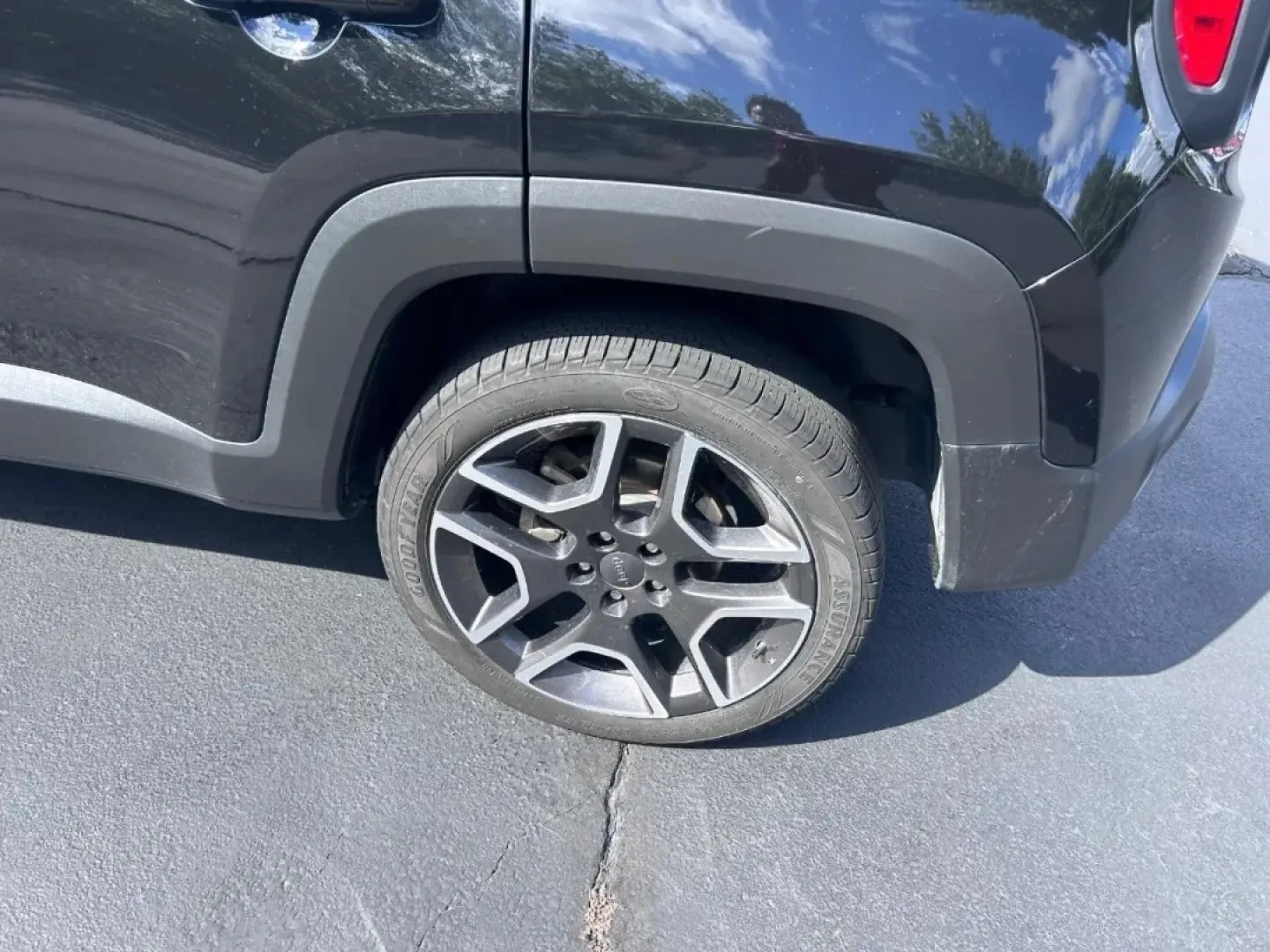 2021 /Black Cloth Jeep Renegade Sport (ZACNJDAB4MP) with an 2.4L I4 ZERO EVAP M-AIR engine, Automatic transmission, located at 970 Woodlawn Dr., Farmington, MO, 63640, (573) 431-7800, 37.825642, -90.468674 - **Adventure Awaits: Explore the Open Roads with the 2021 Jeep Renegade!**<br /> <br /> Are you ready for your next adventure? Whether you're navigating busy city streets, tackling off-road trails, or embarking on family road trips, the 2021 Jeep Renegade is the perfect companion for all your journey - Photo#5