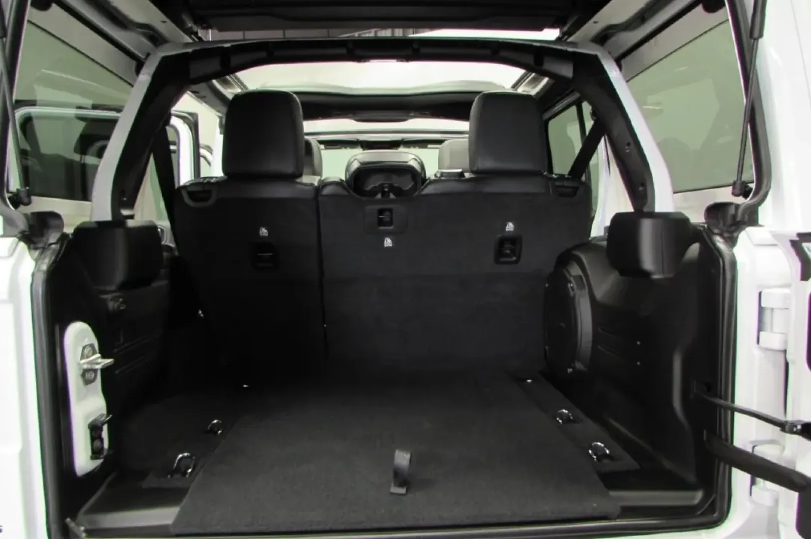 2025 /Black Leather Jeep Wrangler Sahara (1C4PJXEG5SW) with an Other engine, Automatic transmission, located at 12830 Highway 21, De Soto, MO, 63020, (636) 337-7777, 38.153099, -90.573624 - ### Discover Your Adventure with the 2025 Jeep Wrangler Sahara at Pettus CDJR DeSoto<br /> <br /> If you're ready to elevate your lifestyle and explore the great outdoors, the 2025 Jeep Wrangler Sahara is your ticket to exhilarating adventures! This rugged yet refined SUV is perfect for weekend geta - Photo#28