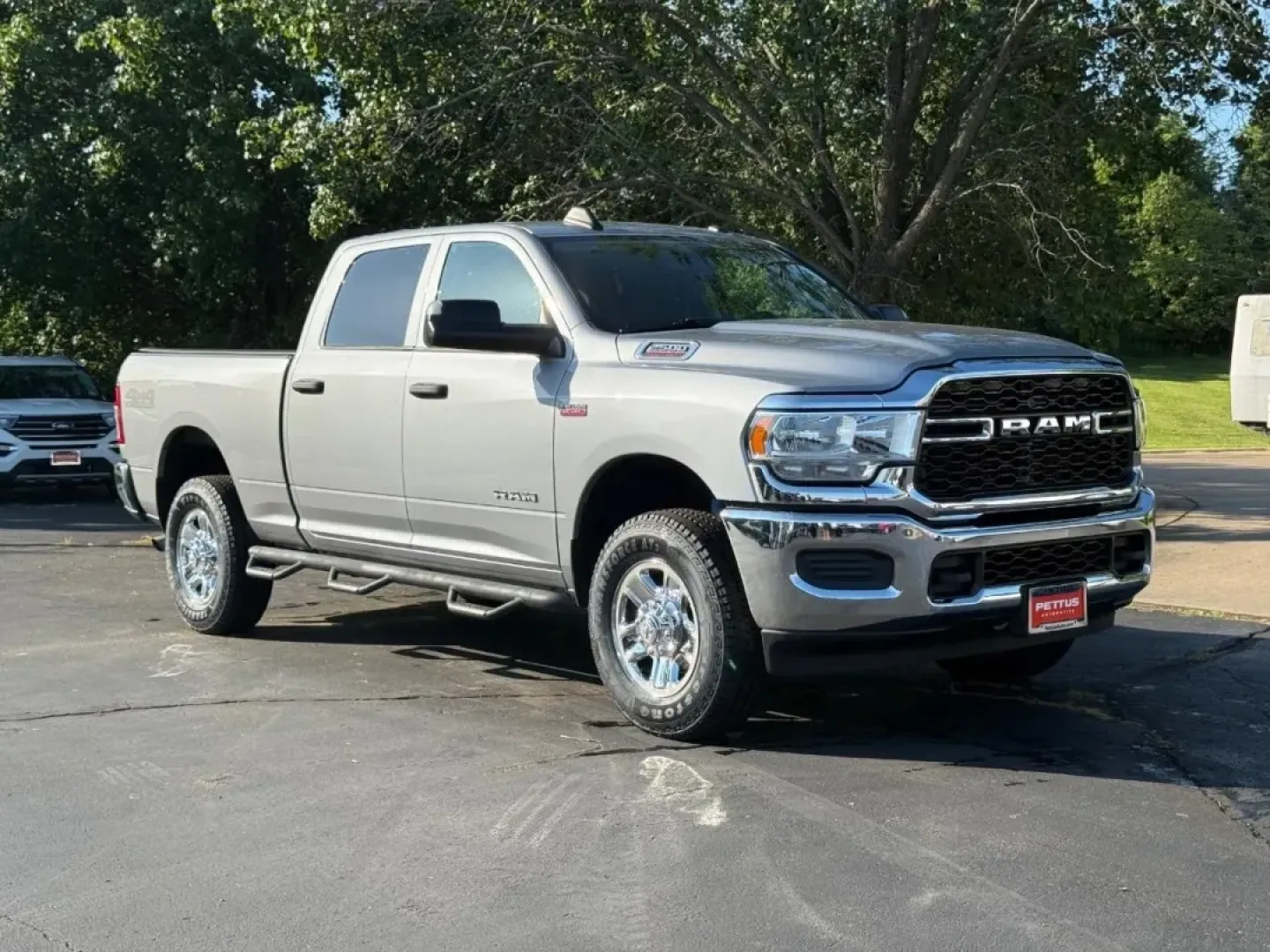 2020 /Diesel Gray/Black Cloth Ram 2500 Tradesman (3C6UR5CJ6LG) with an 6.4L Heavy Duty V8 HEMI engine, Automatic transmission, located at 970 Woodlawn Dr., Farmington, MO, 63640, (573) 431-7800, 37.825642, -90.468674 - If you're looking for a rugged and reliable truck that can tackle both work and play, the 2020 Ram 2500 4WD Tradesman Crew Cab is the perfect fit for your lifestyle. Whether you need to haul heavy loads for your job, transport the family to weekend adventures, or navigate through snowy Farmington ro - Photo#0