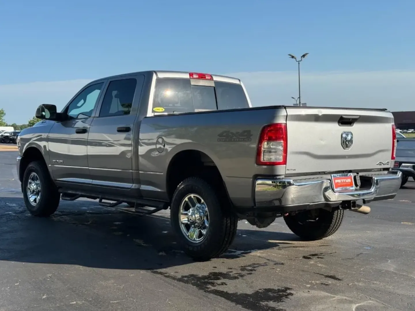 2020 /Diesel Gray/Black Cloth Ram 2500 Tradesman (3C6UR5CJ6LG) with an 6.4L Heavy Duty V8 HEMI engine, Automatic transmission, located at 970 Woodlawn Dr., Farmington, MO, 63640, (573) 431-7800, 37.825642, -90.468674 - If you're looking for a rugged and reliable truck that can tackle both work and play, the 2020 Ram 2500 4WD Tradesman Crew Cab is the perfect fit for your lifestyle. Whether you need to haul heavy loads for your job, transport the family to weekend adventures, or navigate through snowy Farmington ro - Photo#3