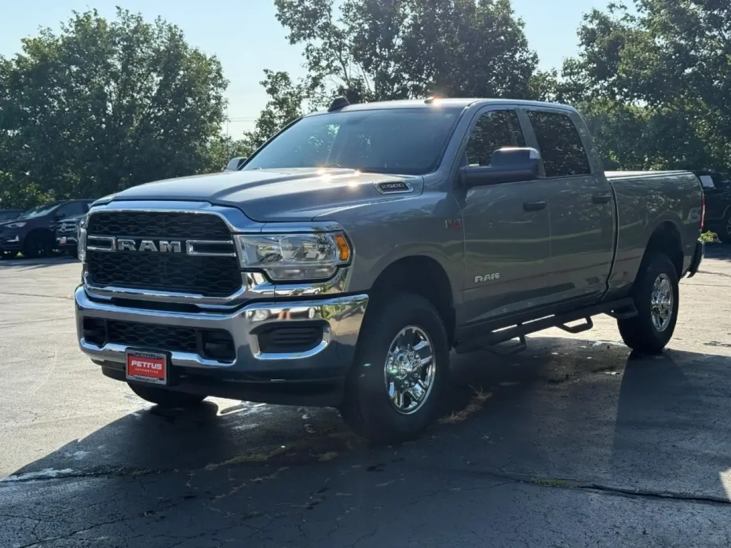 2020 /Diesel Gray/Black Cloth Ram 2500 Tradesman (3C6UR5CJ6LG) with an 6.4L Heavy Duty V8 HEMI engine, Automatic transmission, located at 970 Woodlawn Dr., Farmington, MO, 63640, (573) 431-7800, 37.825642, -90.468674 - If you're looking for a rugged and reliable truck that can tackle both work and play, the 2020 Ram 2500 4WD Tradesman Crew Cab is the perfect fit for your lifestyle. Whether you need to haul heavy loads for your job, transport the family to weekend adventures, or navigate through snowy Farmington ro - Photo#8