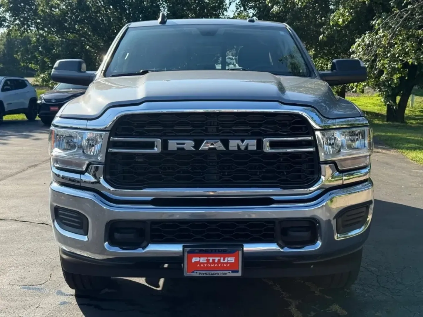 2020 /Diesel Gray/Black Cloth Ram 2500 Tradesman (3C6UR5CJ6LG) with an 6.4L Heavy Duty V8 HEMI engine, Automatic transmission, located at 970 Woodlawn Dr., Farmington, MO, 63640, (573) 431-7800, 37.825642, -90.468674 - If you're looking for a rugged and reliable truck that can tackle both work and play, the 2020 Ram 2500 4WD Tradesman Crew Cab is the perfect fit for your lifestyle. Whether you need to haul heavy loads for your job, transport the family to weekend adventures, or navigate through snowy Farmington ro - Photo#9