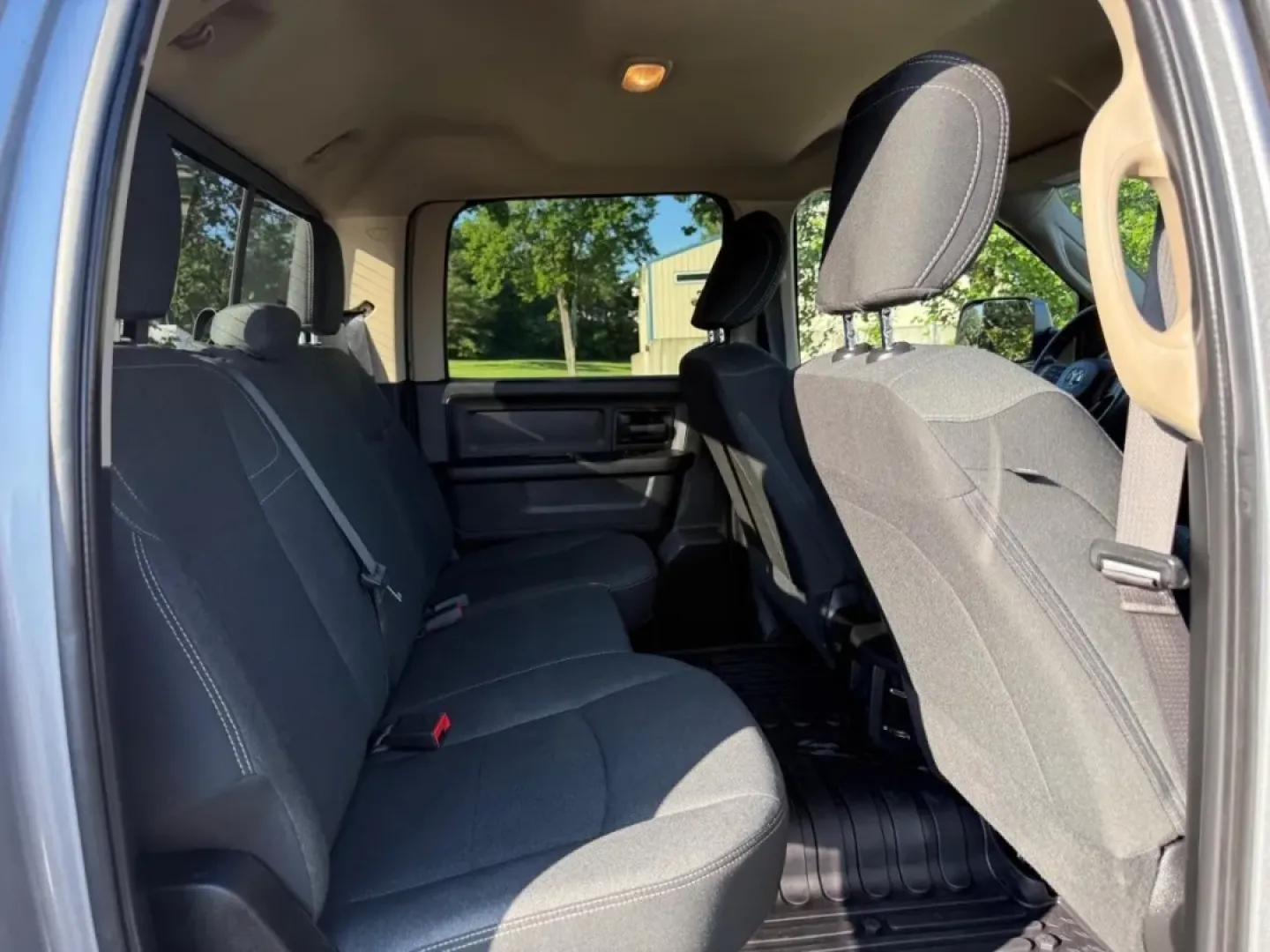 2020 /Diesel Gray/Black Cloth Ram 2500 Tradesman (3C6UR5CJ6LG) with an 6.4L Heavy Duty V8 HEMI engine, Automatic transmission, located at 970 Woodlawn Dr., Farmington, MO, 63640, (573) 431-7800, 37.825642, -90.468674 - If you're looking for a rugged and reliable truck that can tackle both work and play, the 2020 Ram 2500 4WD Tradesman Crew Cab is the perfect fit for your lifestyle. Whether you need to haul heavy loads for your job, transport the family to weekend adventures, or navigate through snowy Farmington ro - Photo#10
