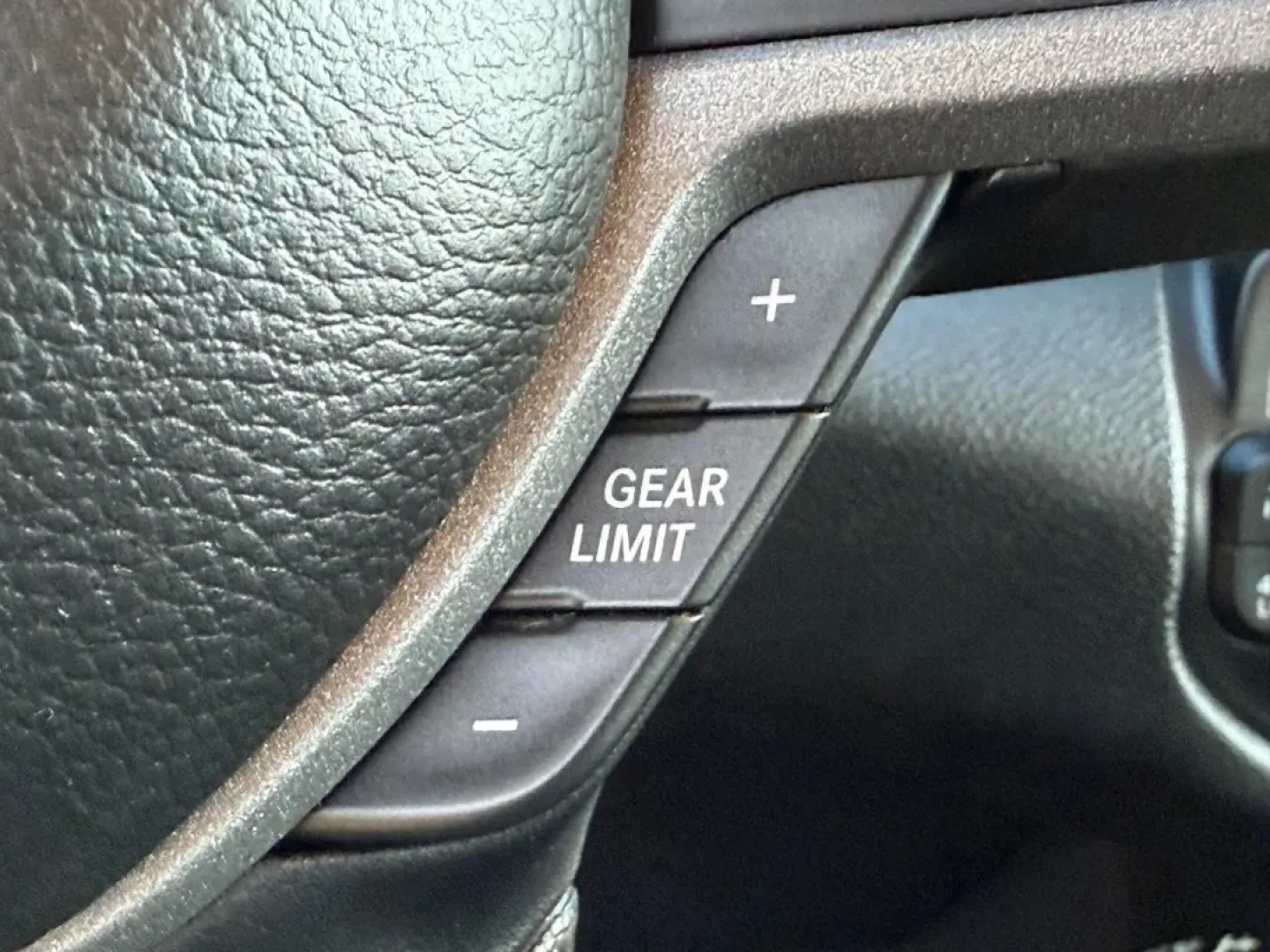 2020 /Diesel Gray/Black Cloth Ram 2500 Tradesman (3C6UR5CJ6LG) with an 6.4L Heavy Duty V8 HEMI engine, Automatic transmission, located at 970 Woodlawn Dr., Farmington, MO, 63640, (573) 431-7800, 37.825642, -90.468674 - If you're looking for a rugged and reliable truck that can tackle both work and play, the 2020 Ram 2500 4WD Tradesman Crew Cab is the perfect fit for your lifestyle. Whether you need to haul heavy loads for your job, transport the family to weekend adventures, or navigate through snowy Farmington ro - Photo#15