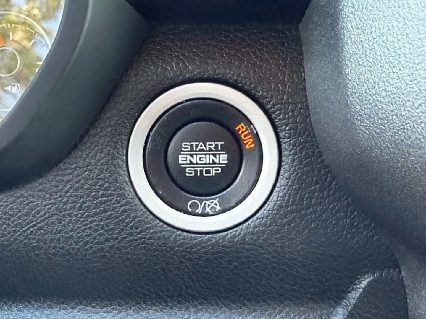 2020 /Diesel Gray/Black Cloth Ram 2500 Tradesman (3C6UR5CJ6LG) with an 6.4L Heavy Duty V8 HEMI engine, Automatic transmission, located at 970 Woodlawn Dr., Farmington, MO, 63640, (573) 431-7800, 37.825642, -90.468674 - If you're looking for a rugged and reliable truck that can tackle both work and play, the 2020 Ram 2500 4WD Tradesman Crew Cab is the perfect fit for your lifestyle. Whether you need to haul heavy loads for your job, transport the family to weekend adventures, or navigate through snowy Farmington ro - Photo#16