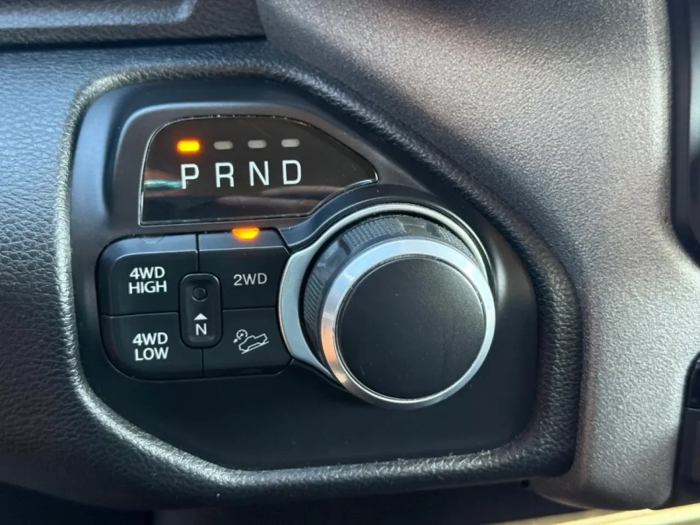 2020 /Diesel Gray/Black Cloth Ram 2500 Tradesman (3C6UR5CJ6LG) with an 6.4L Heavy Duty V8 HEMI engine, Automatic transmission, located at 970 Woodlawn Dr., Farmington, MO, 63640, (573) 431-7800, 37.825642, -90.468674 - If you're looking for a rugged and reliable truck that can tackle both work and play, the 2020 Ram 2500 4WD Tradesman Crew Cab is the perfect fit for your lifestyle. Whether you need to haul heavy loads for your job, transport the family to weekend adventures, or navigate through snowy Farmington ro - Photo#17
