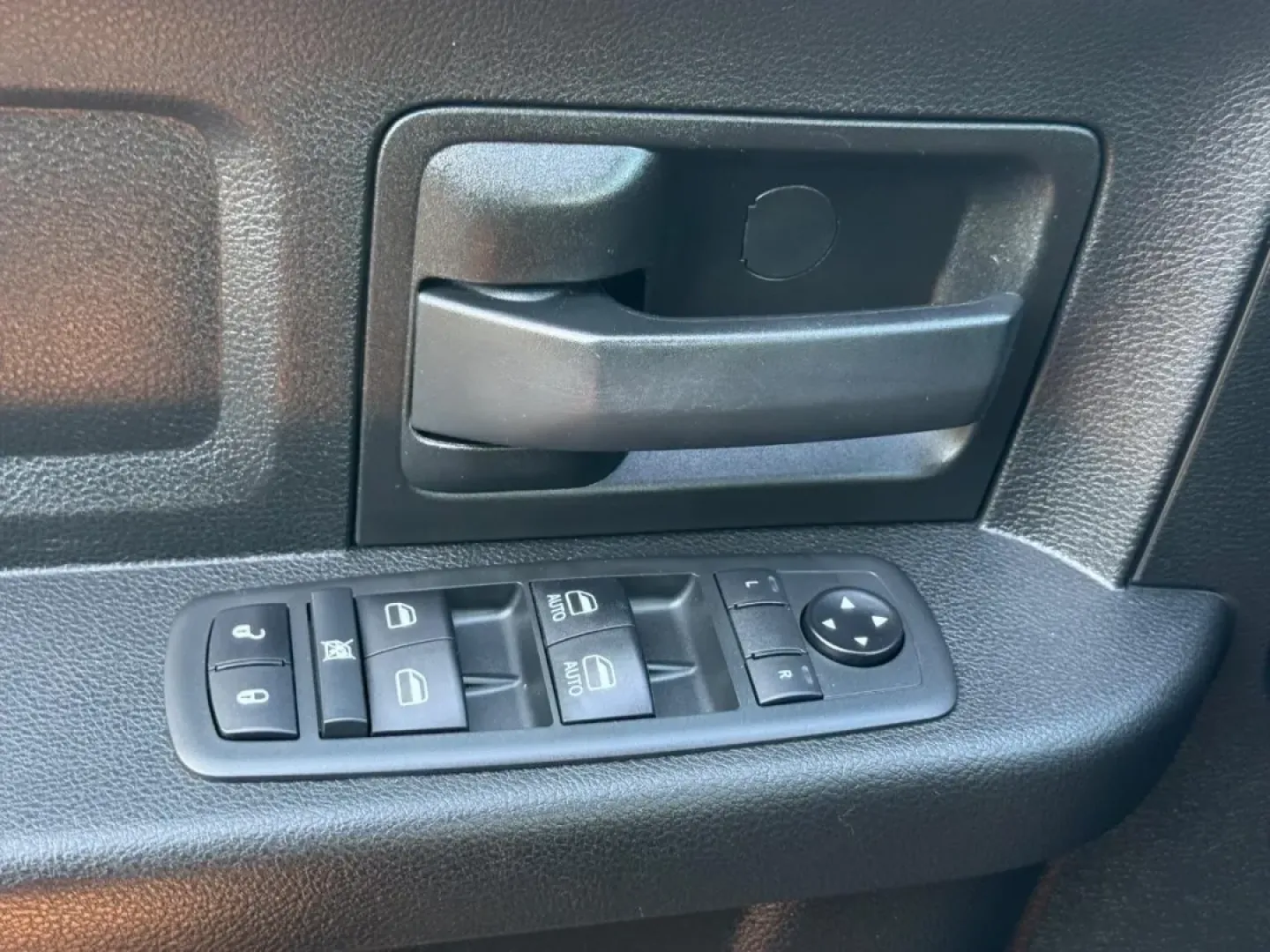 2020 /Diesel Gray/Black Cloth Ram 2500 Tradesman (3C6UR5CJ6LG) with an 6.4L Heavy Duty V8 HEMI engine, Automatic transmission, located at 970 Woodlawn Dr., Farmington, MO, 63640, (573) 431-7800, 37.825642, -90.468674 - If you're looking for a rugged and reliable truck that can tackle both work and play, the 2020 Ram 2500 4WD Tradesman Crew Cab is the perfect fit for your lifestyle. Whether you need to haul heavy loads for your job, transport the family to weekend adventures, or navigate through snowy Farmington ro - Photo#24