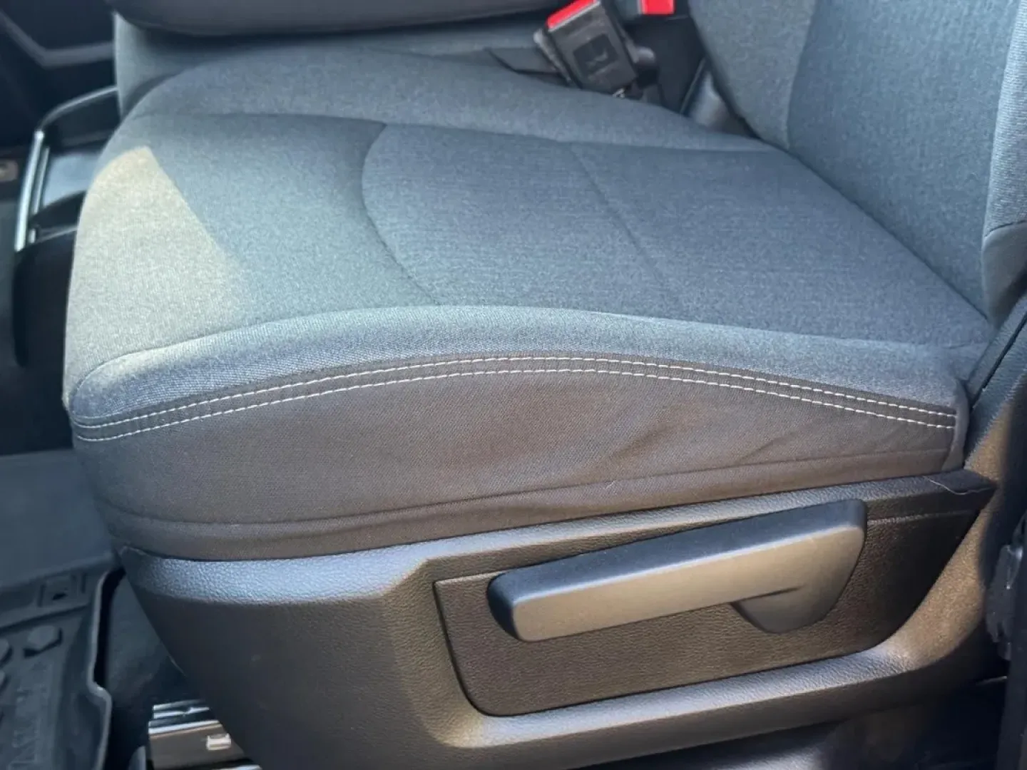 2020 /Diesel Gray/Black Cloth Ram 2500 Tradesman (3C6UR5CJ6LG) with an 6.4L Heavy Duty V8 HEMI engine, Automatic transmission, located at 970 Woodlawn Dr., Farmington, MO, 63640, (573) 431-7800, 37.825642, -90.468674 - If you're looking for a rugged and reliable truck that can tackle both work and play, the 2020 Ram 2500 4WD Tradesman Crew Cab is the perfect fit for your lifestyle. Whether you need to haul heavy loads for your job, transport the family to weekend adventures, or navigate through snowy Farmington ro - Photo#25