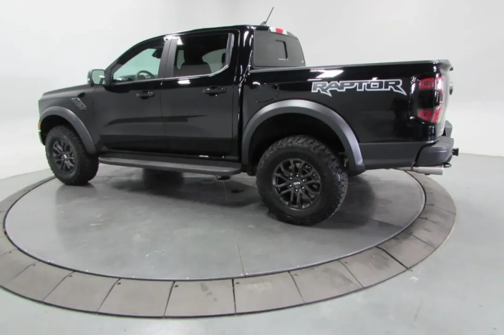 2025 /Black Leather Ford F-150 Raptor (1FTFW1RG0SF) with an 3.5L V6 EcoBoost High Output engine, Automatic transmission, located at 12836 Highway 21, De Soto, MO, 63020, (636) 337-7777, 38.151867, -90.575615 - **Unleash Adventure with the 2025 Ford F-150 Raptor at Pettus Ford De Soto!**<br /> <br /> Are you ready to elevate your outdoor adventures and daily commutes? Look no further than the stunning 2025 Ford F-150 Raptor, a powerhouse truck designed for those who crave both rugged performance and sophis - Photo#4