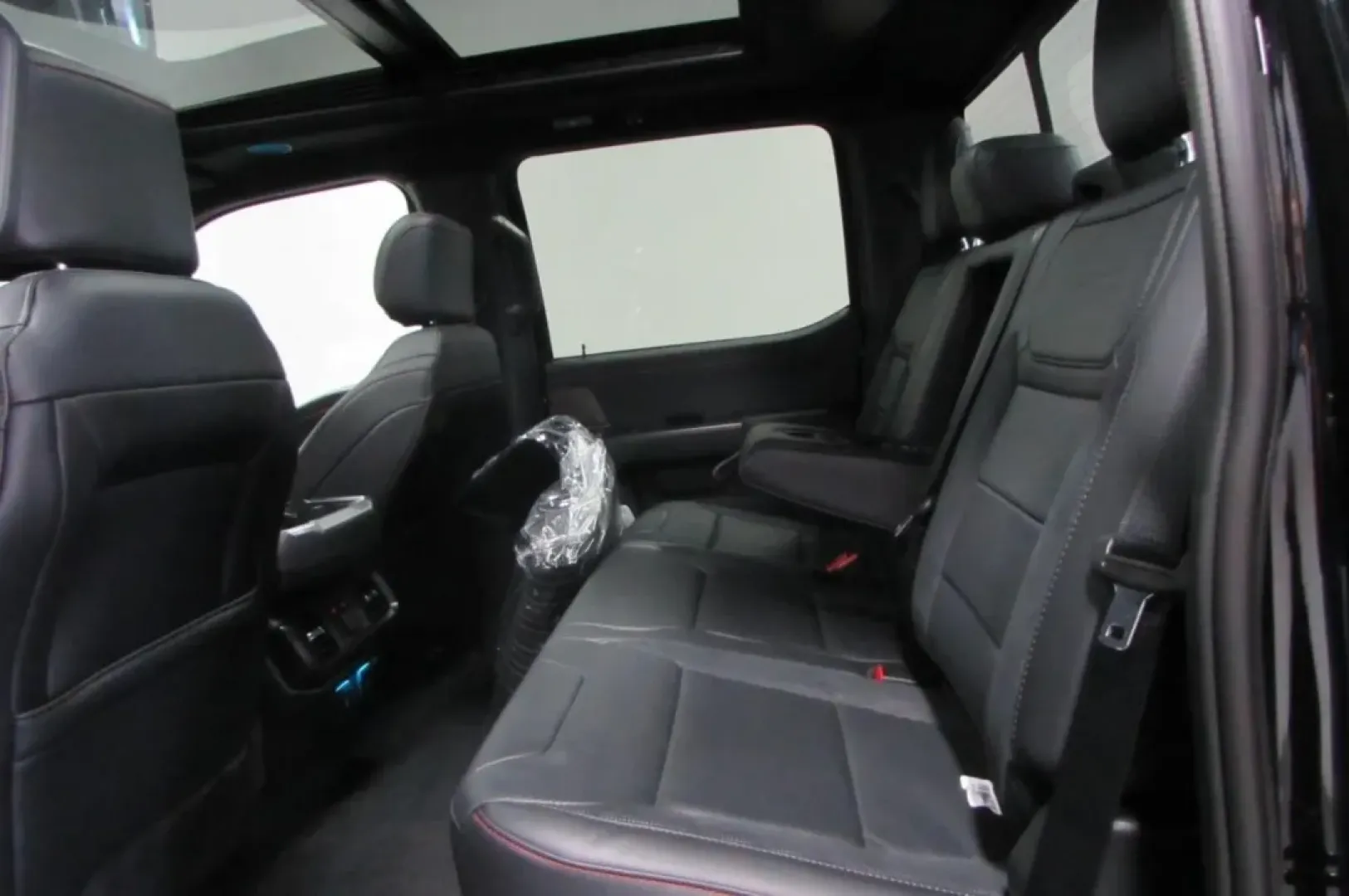 2025 /Black Leather Ford F-150 Raptor (1FTFW1RG0SF) with an 3.5L V6 EcoBoost High Output engine, Automatic transmission, located at 12836 Highway 21, De Soto, MO, 63020, (636) 337-7777, 38.151867, -90.575615 - **Unleash Adventure with the 2025 Ford F-150 Raptor at Pettus Ford De Soto!**<br /> <br /> Are you ready to elevate your outdoor adventures and daily commutes? Look no further than the stunning 2025 Ford F-150 Raptor, a powerhouse truck designed for those who crave both rugged performance and sophis - Photo#65