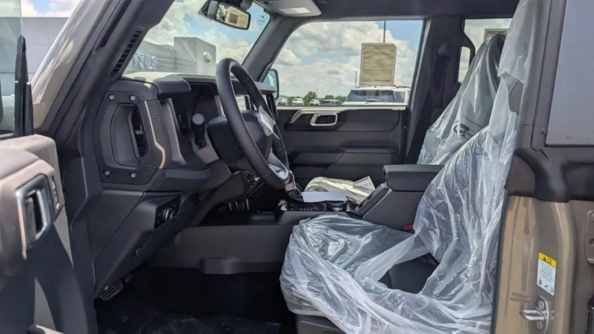 2025 /Black Onyx Leather Ford Bronco Badlands (1FMEE9BP8SL) with an 2.7L V6 Turbocharged engine, located at 141 Commercial Dr, Fredericktown, MO, 63645, (573) 783-6432, 37.570087, -90.320648 - **Adventure Awaits: Embrace the Great Outdoors with the 2025 Ford Bronco Badlands**<br /> <br /> Are you ready to elevate your outdoor adventures and weekend getaways? Look no further than this stunning 2025 Ford Bronco Badlands, an SUV that combines rugged capability with cutting-edge technology, e - Photo#2