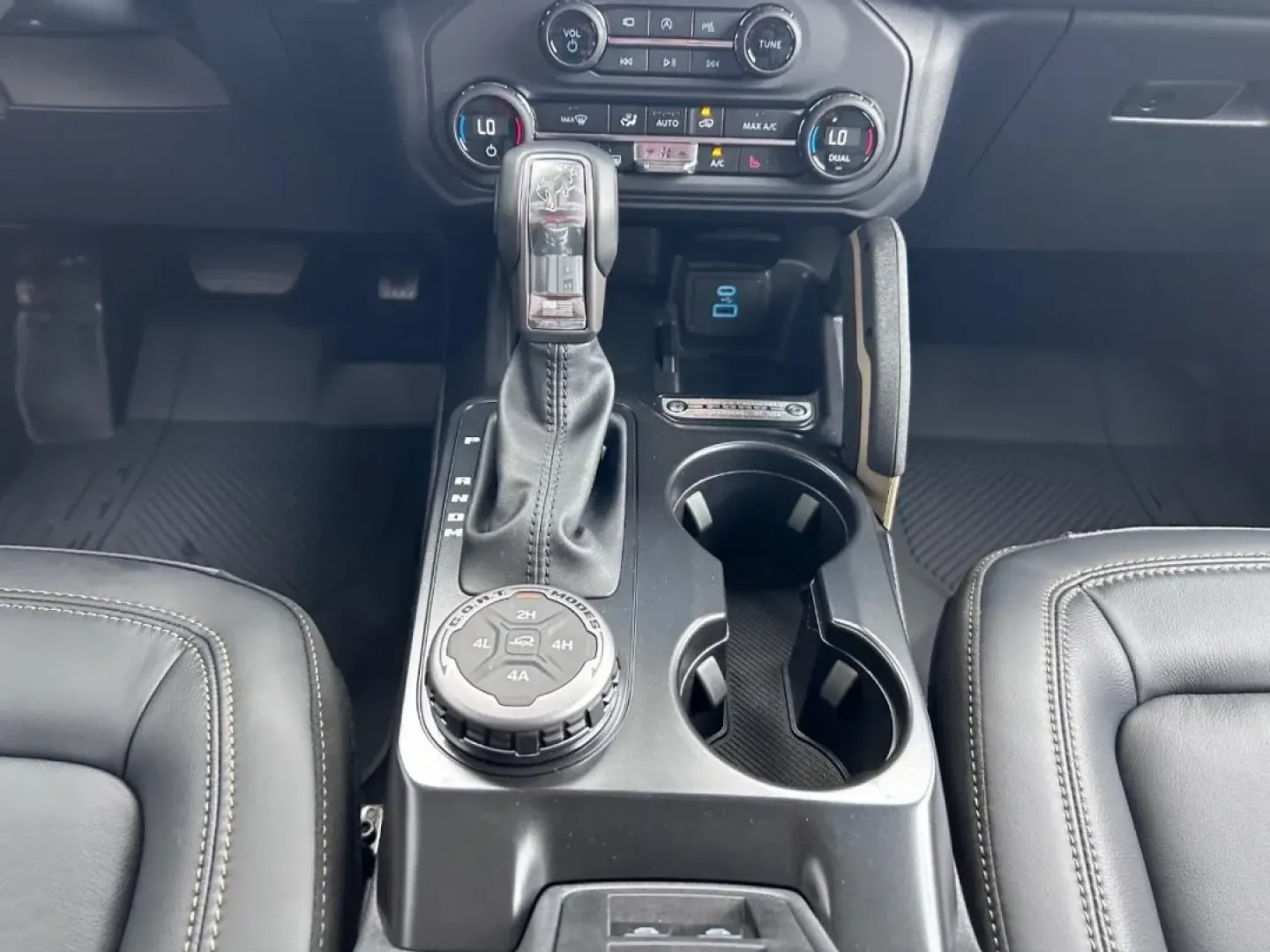 2025 /Black Onyx Leather Ford Bronco Badlands (1FMEE9BP8SL) with an 2.7L V6 Turbocharged engine, located at 141 Commercial Dr, Fredericktown, MO, 63645, (573) 783-6432, 37.570087, -90.320648 - **Adventure Awaits: Embrace the Great Outdoors with the 2025 Ford Bronco Badlands**<br /> <br /> Are you ready to elevate your outdoor adventures and weekend getaways? Look no further than this stunning 2025 Ford Bronco Badlands, an SUV that combines rugged capability with cutting-edge technology, e - Photo#15