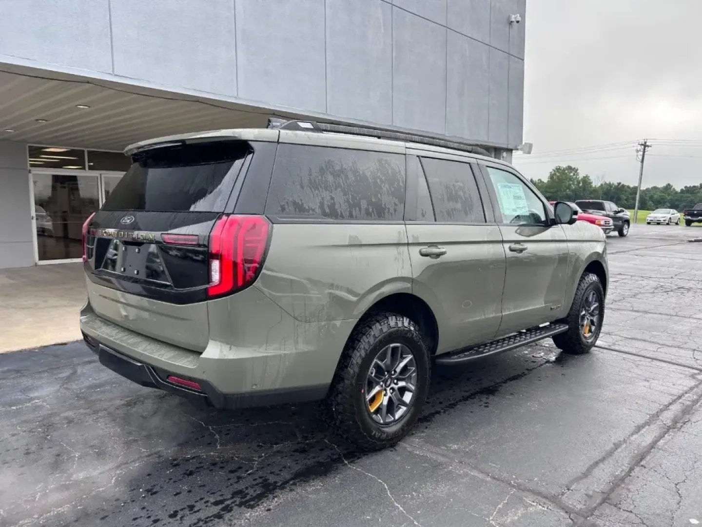 2025 /Black Onyx/Electric Spice Leat Ford Expedition (1FMJU1RG2SE) with an 3.5L V6 EcoBoost High Output engine, Automatic transmission, located at 141 Commercial Dr, Fredericktown, MO, 63645, (573) 783-6432, 37.570087, -90.320648 - Discover the freedom of adventure with the stunning 2025 Ford Expedition, now available at Pettus Ford Fredericktown. This remarkable SUV, with just 6 miles on the odometer, is not just a vehicle; it's a lifestyle statement perfect for families, outdoor enthusiasts, or anyone seeking the thrill of t - Photo#2